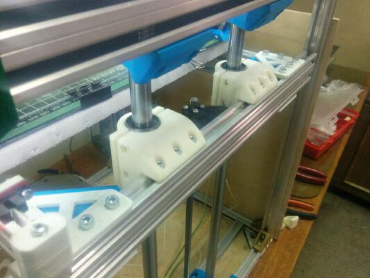 OLD Re-D-Bot 16 mm rod Z axis mod for 2040 on the table T-slot & V-slot | 3d print model