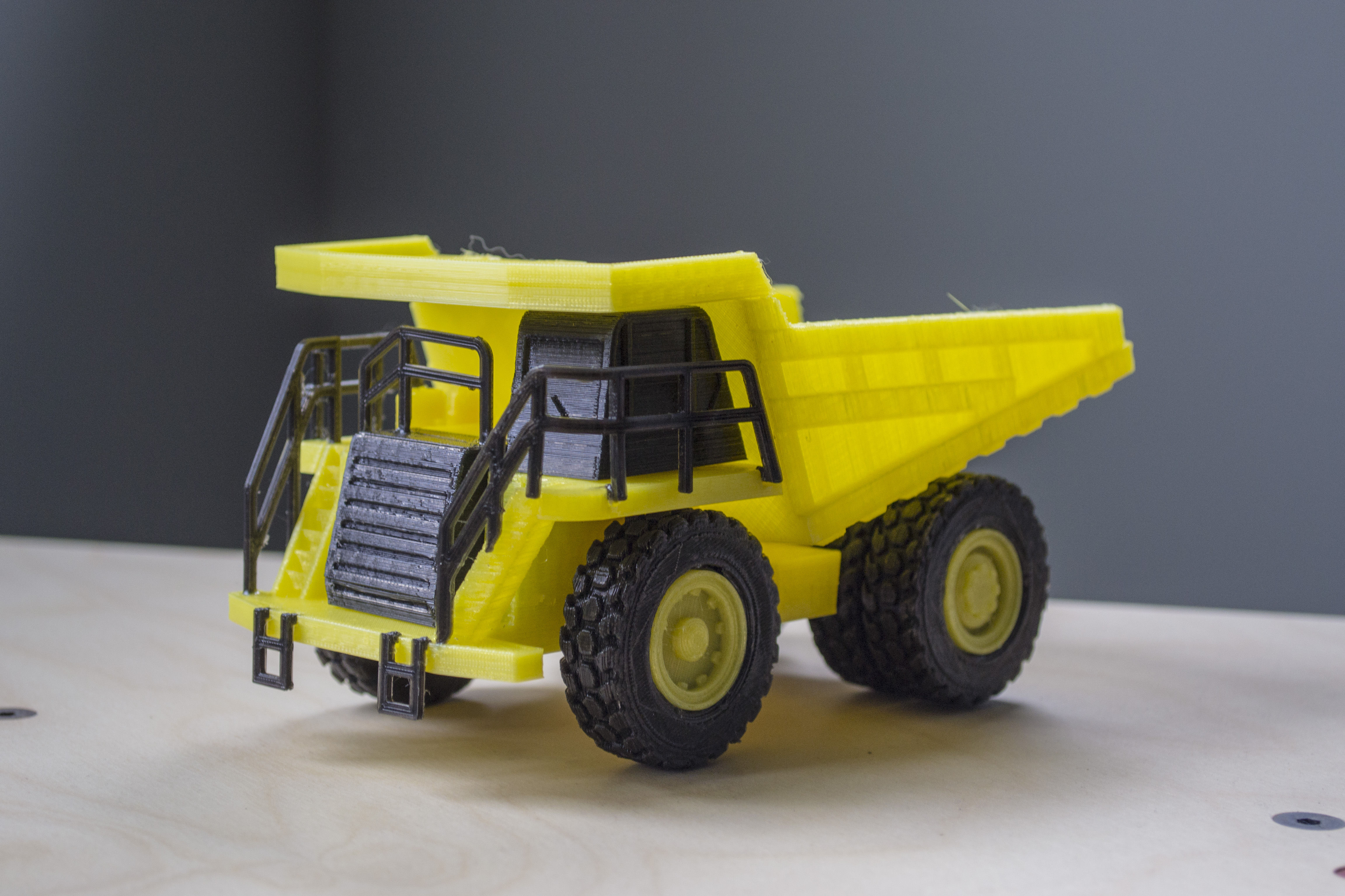 Caterpillar 777f Dump Truck