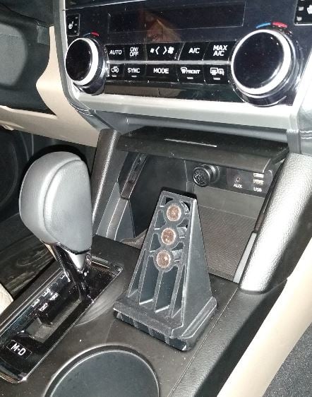 Subaru Outback 2018 Phone center console mount, magnetic