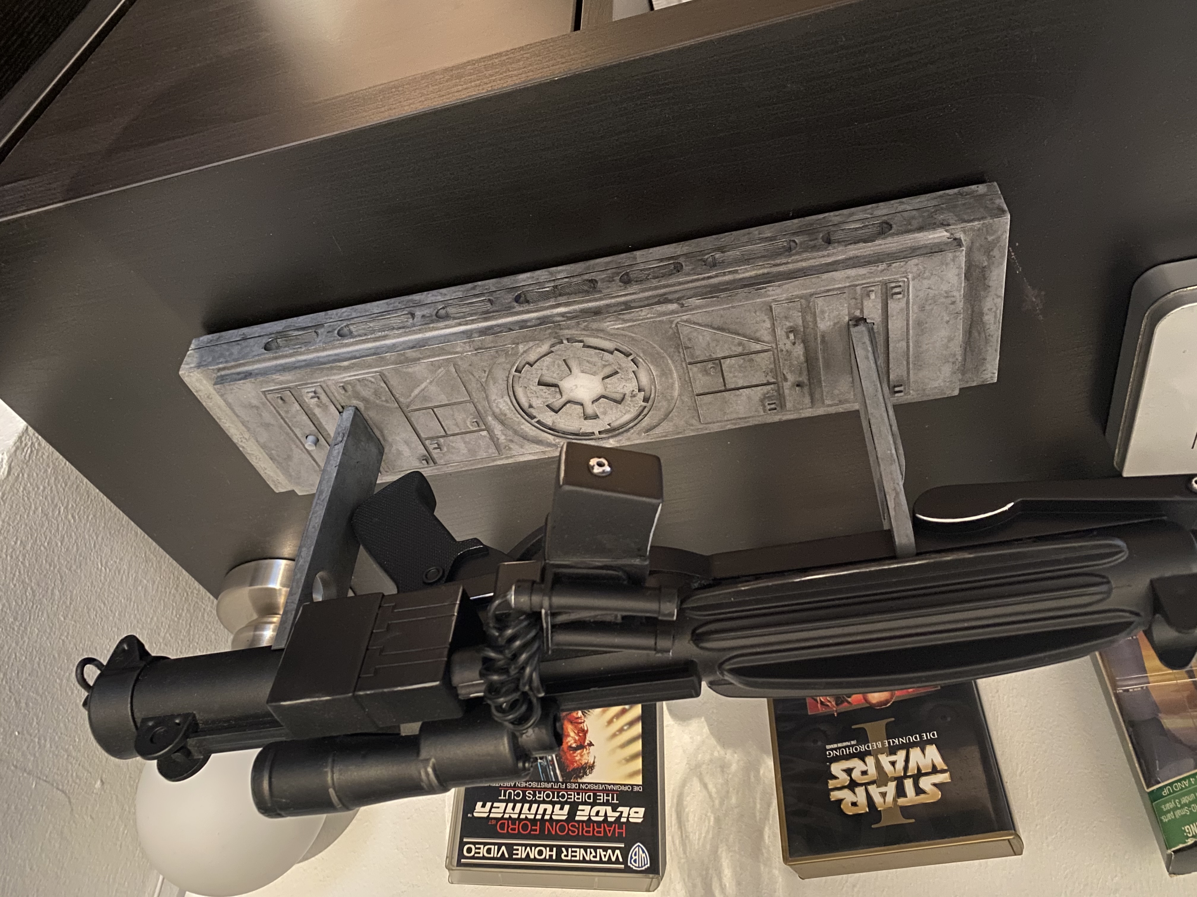Star Wars E11 Blaster - Stand
