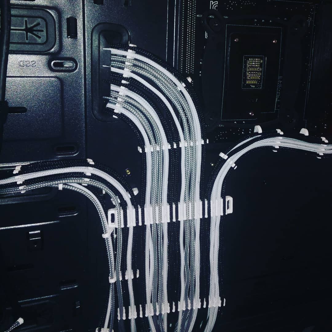 Sleeved cable combs