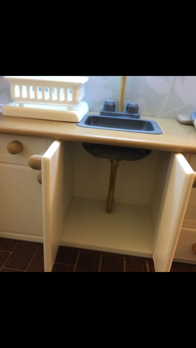Miniature sink
