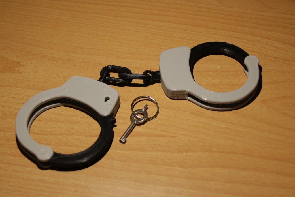 Handcuffs (without additional hardware) Files to download and to 3D