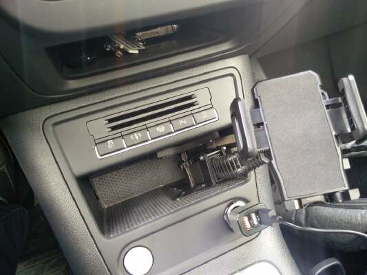VW Tiguan Mobile Phone Mount without screw | 3d print model