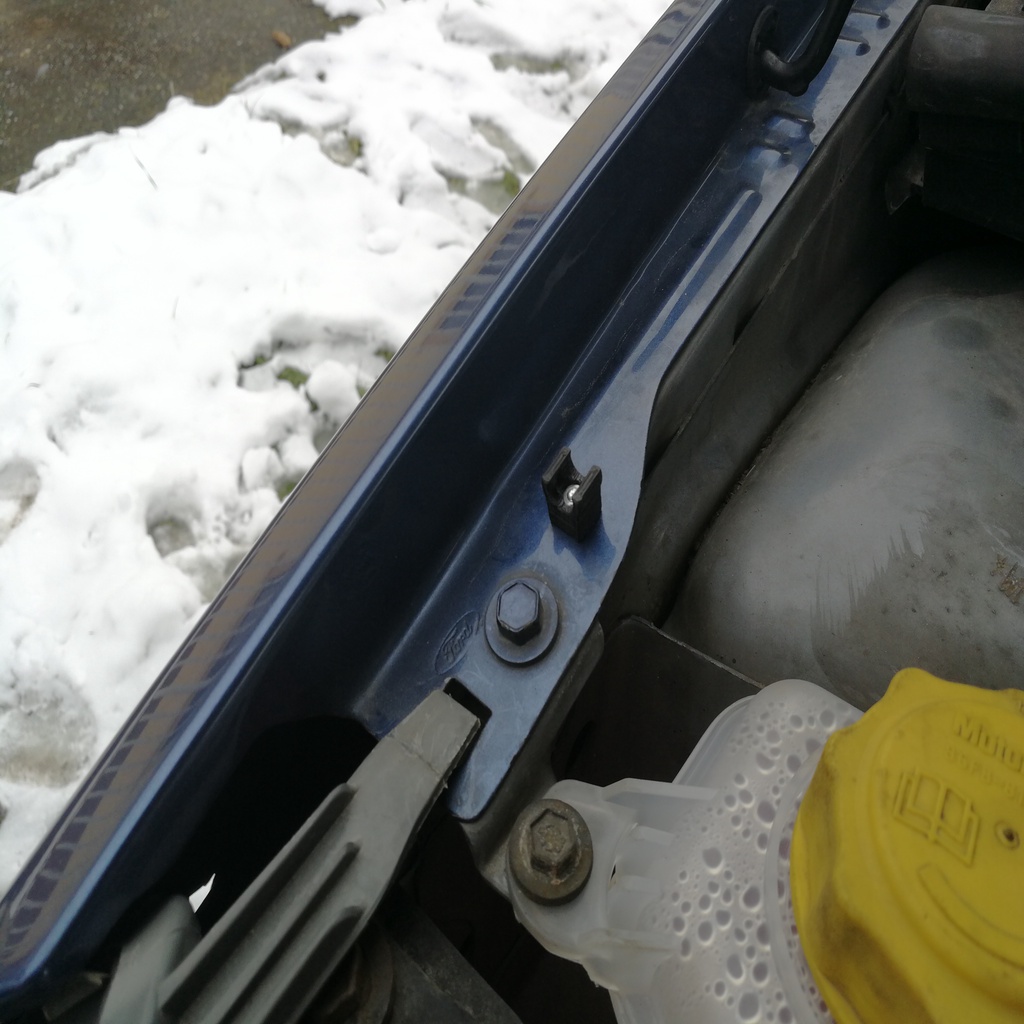 Ford Fiesta MK5 Facelift Hood holder clip