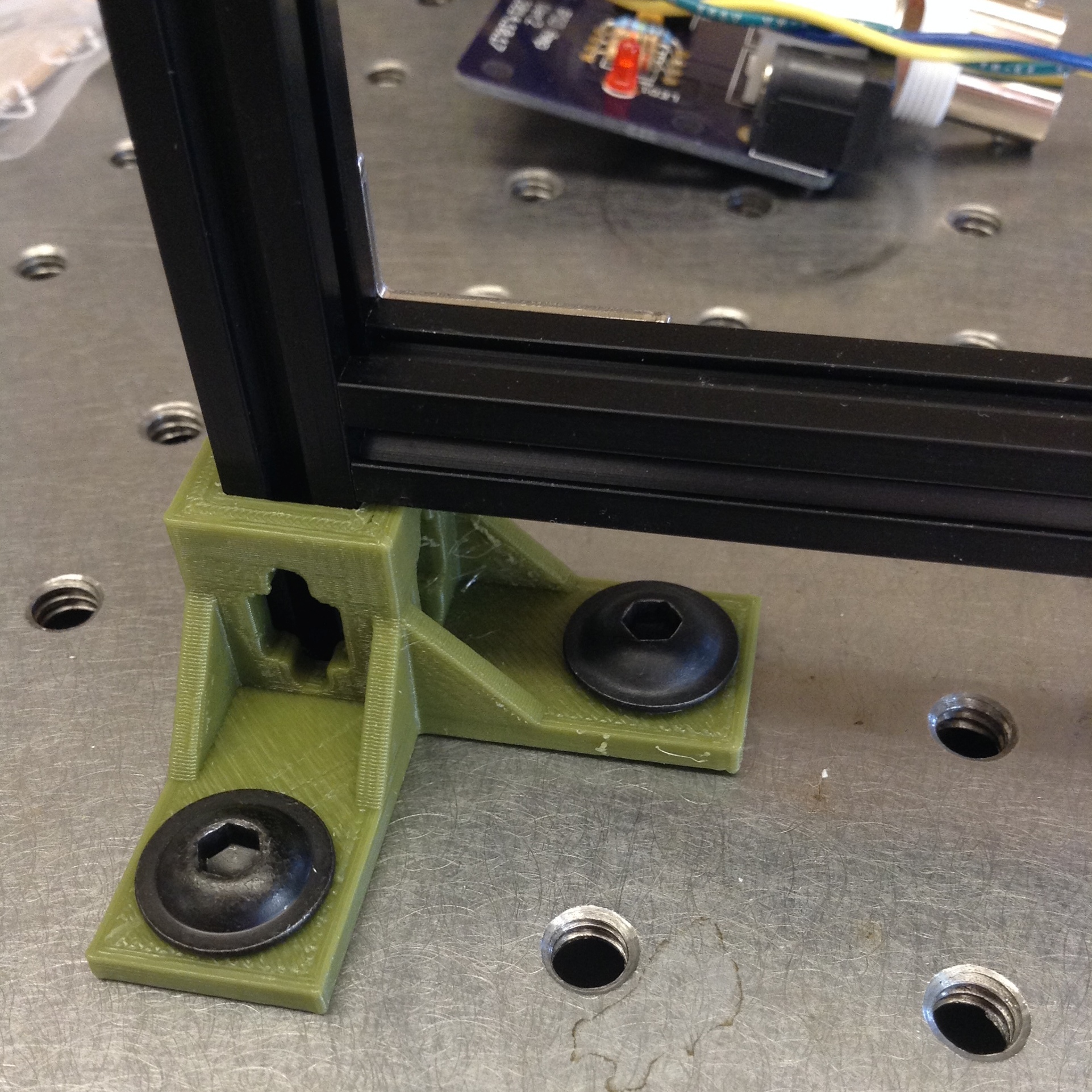 MakerBeam to 1" optics board footing