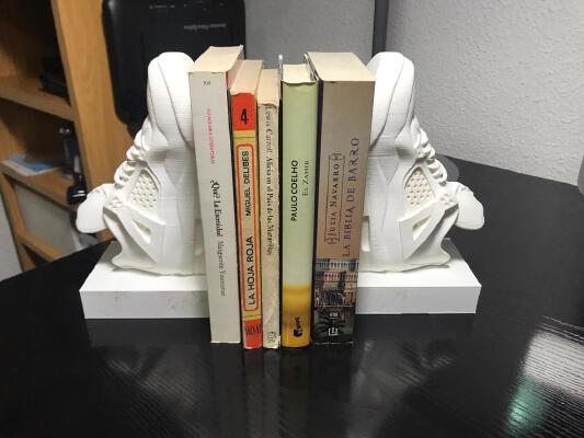 Jordan IV book stand | 3d print model