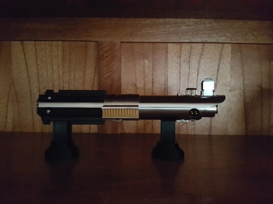 Lightsaber simple stand for both graflex and standard 40mm sabers | 3d print model