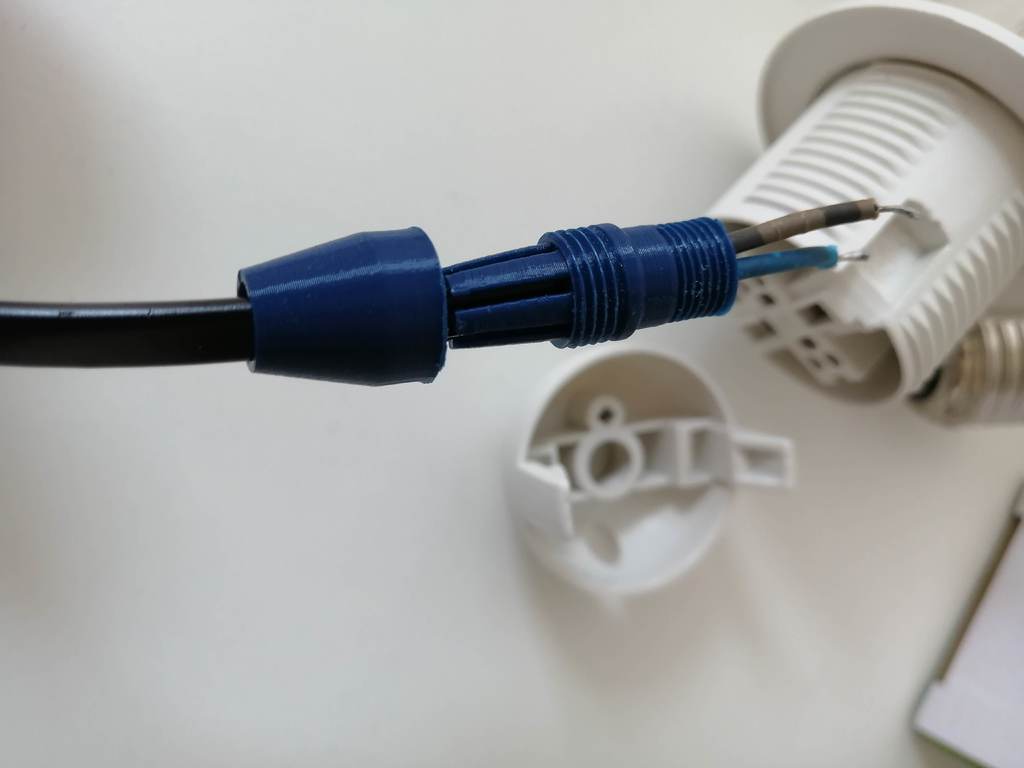 Strain Relief Wire Clamp for E27 Lamp Base with M10 thread