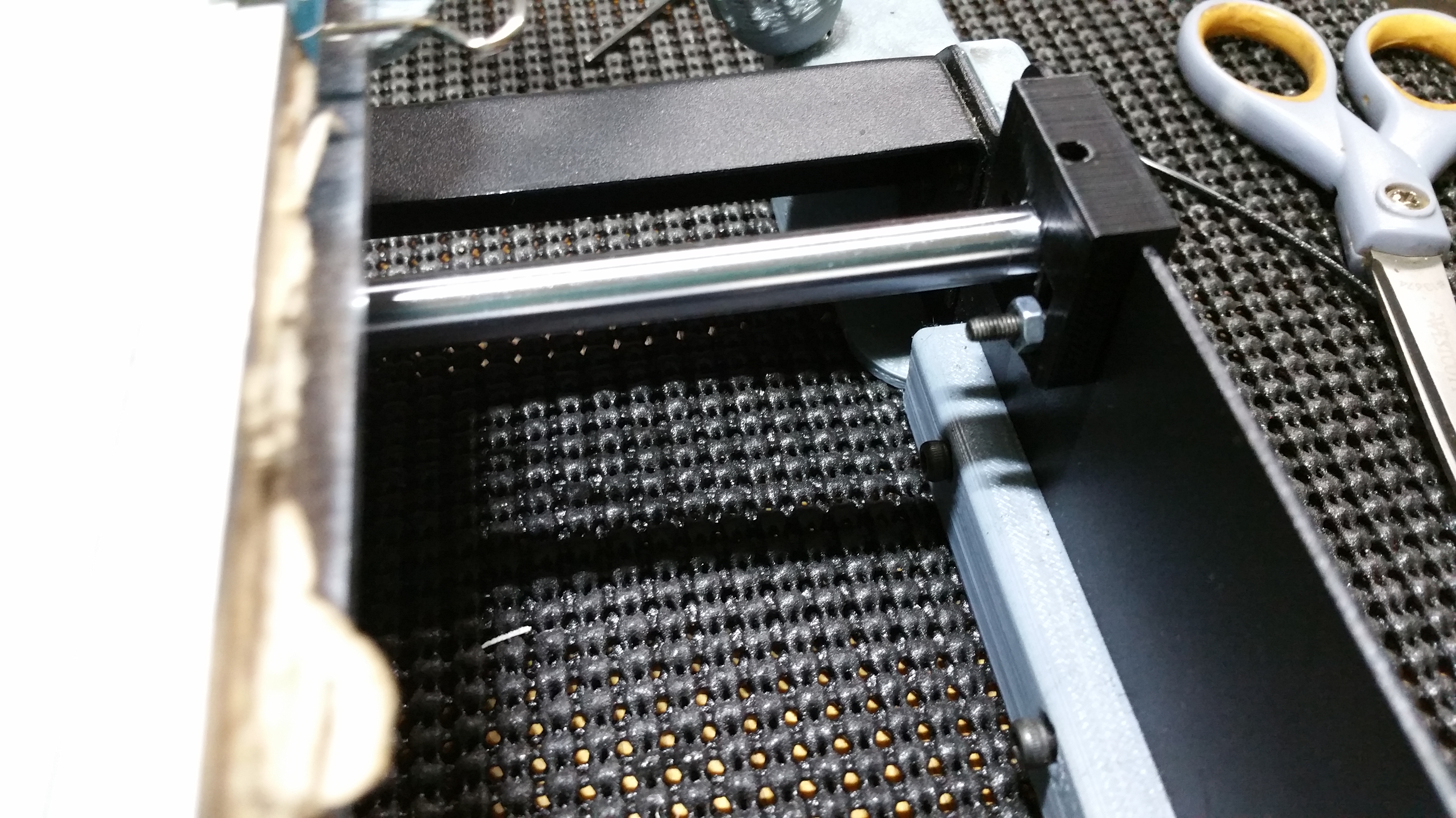Y rod mounts