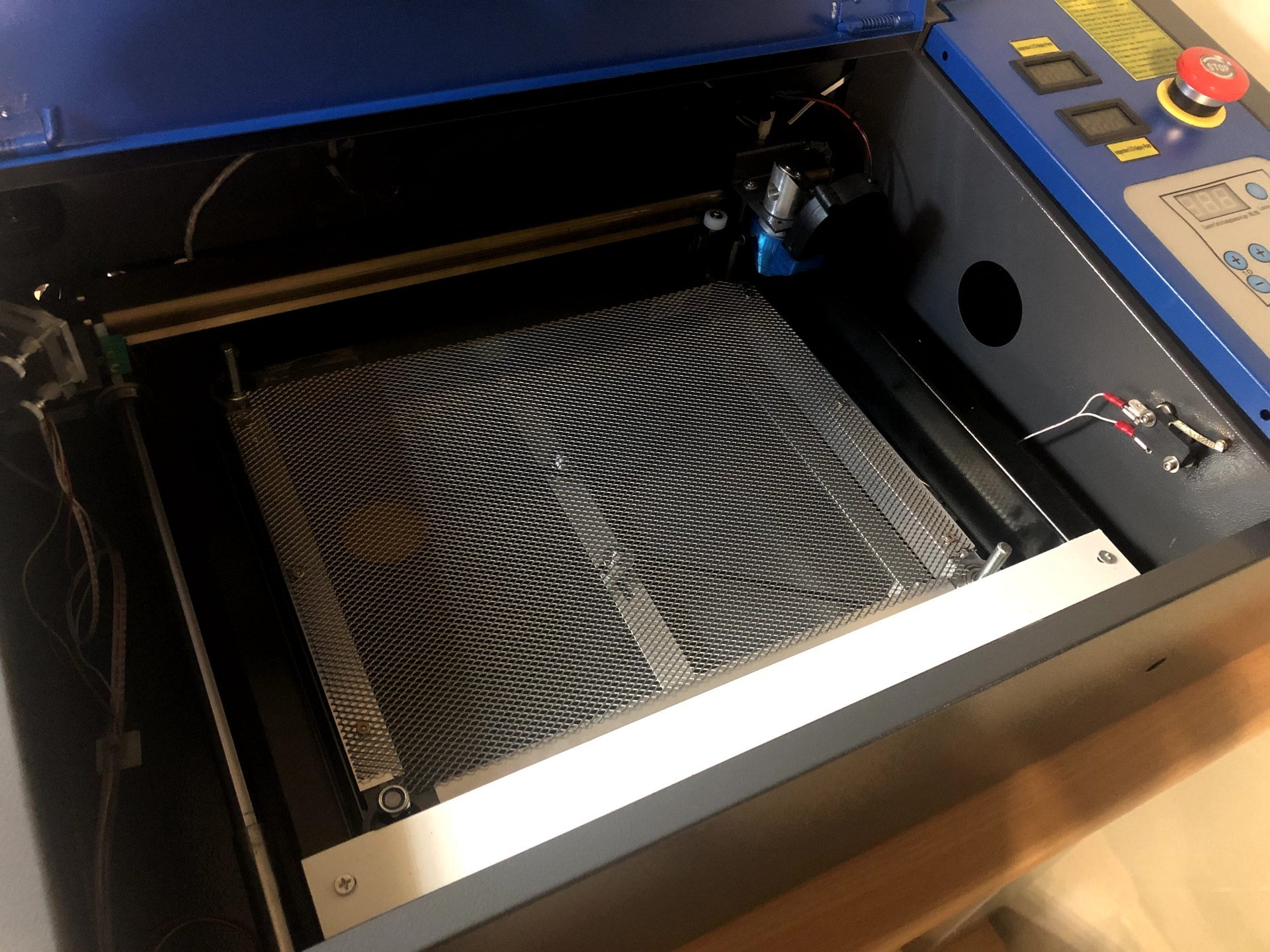 just another adjustable bed for the K40-Laser