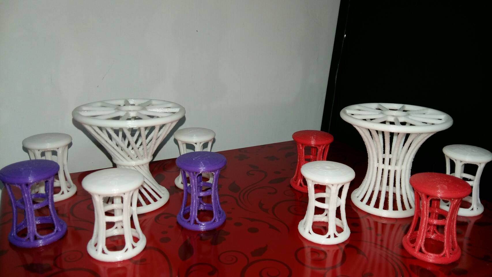 圓桌椅Tables and chairs