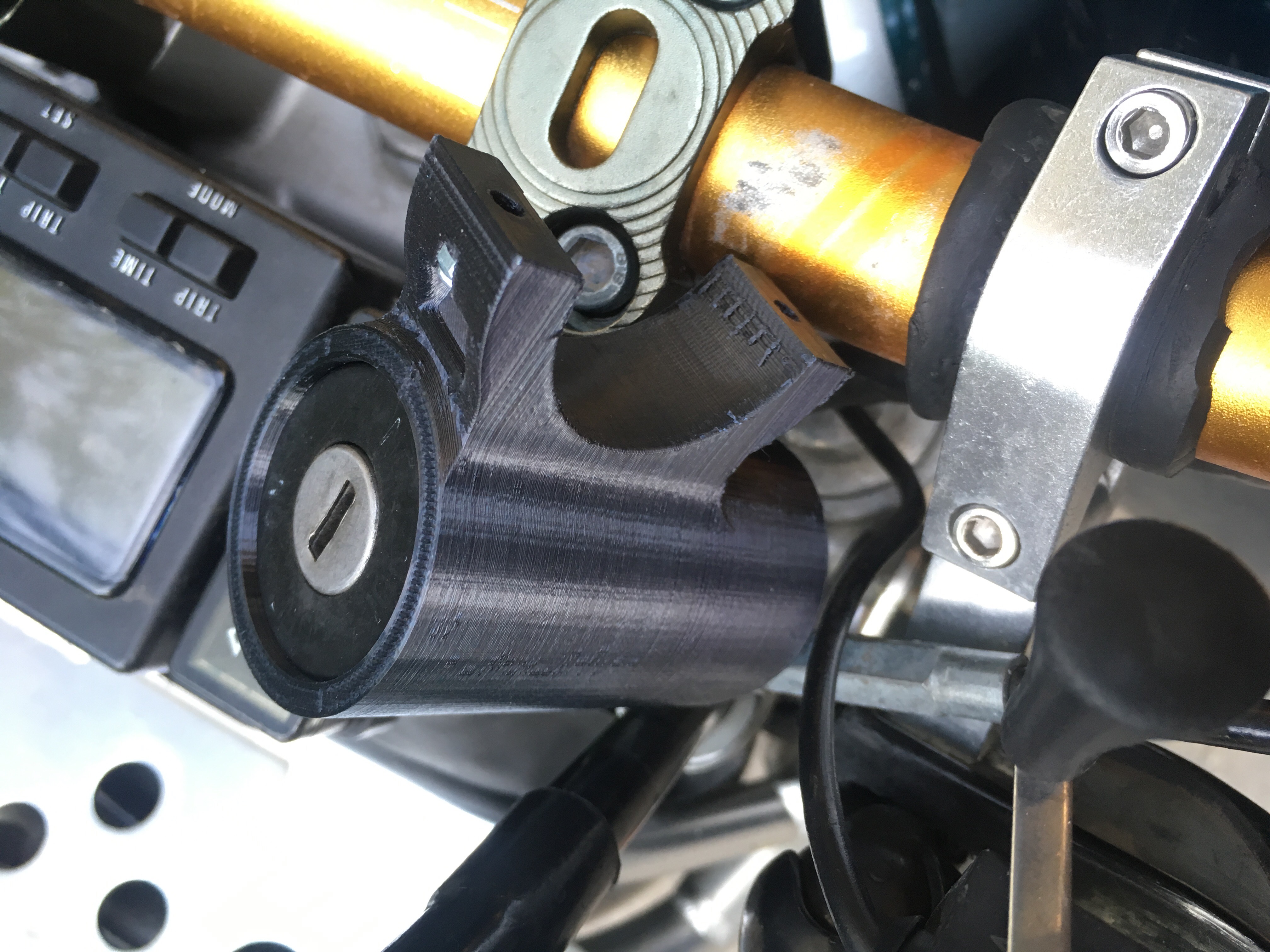 Egnition lock mount for Suzuki DRZ 250 (DRZ, Djebel, DR)