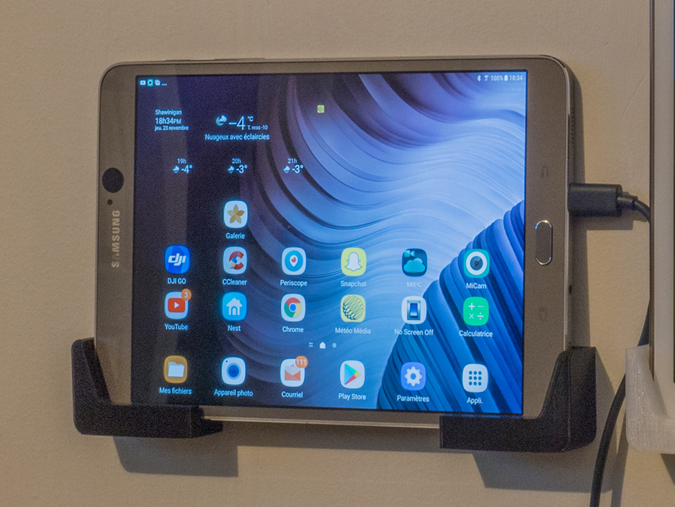 Simple and Convenient Tablet Wall Mount