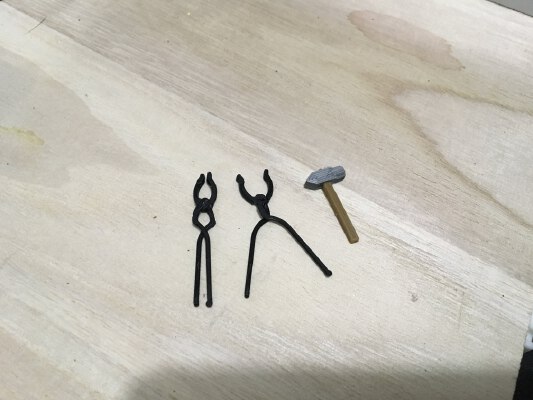 Blacksmith tongs and hammer (1:18 scale) | 3d print model