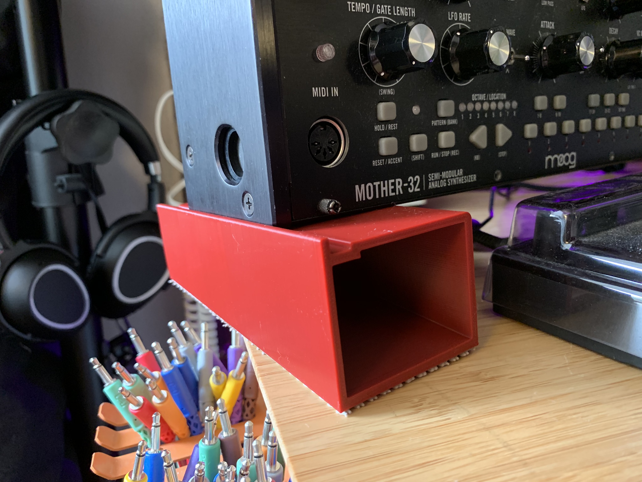 Intellijel 7u Case Stands