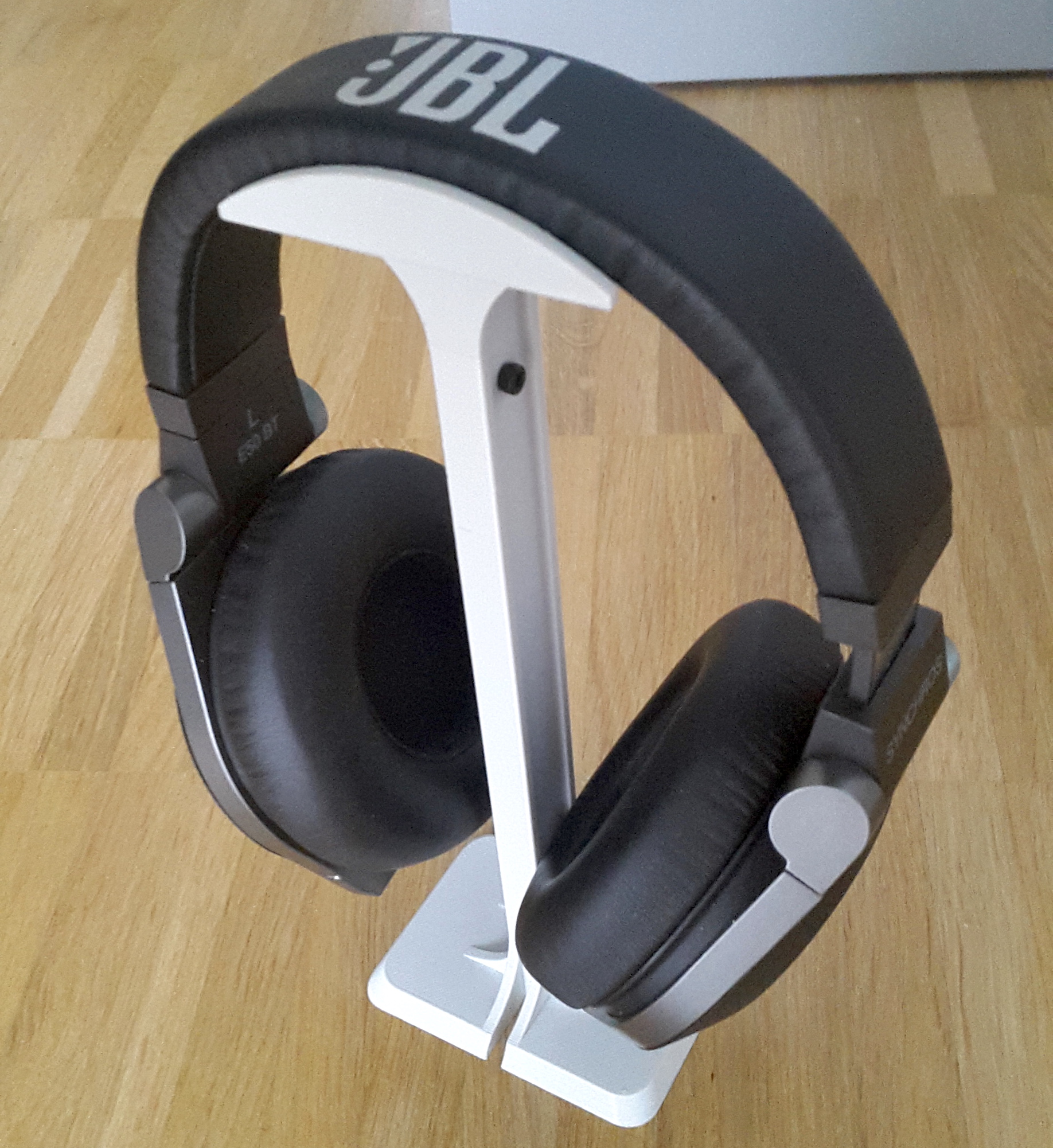 Headphone stand