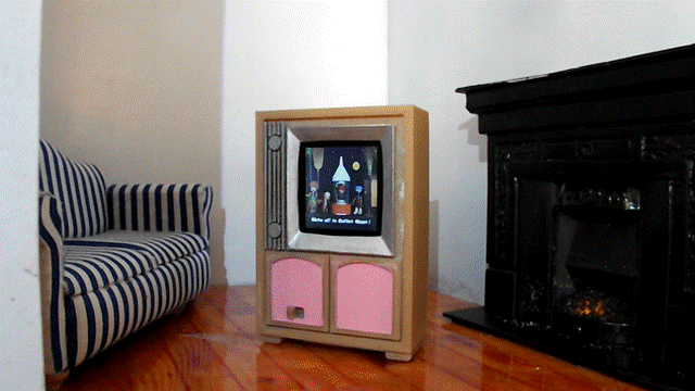Dolls house working T.V set2 1:12 SCALE