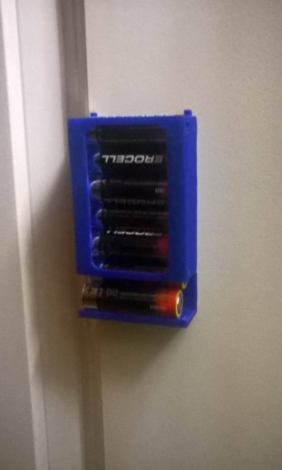 Extendable AA Battery Holder