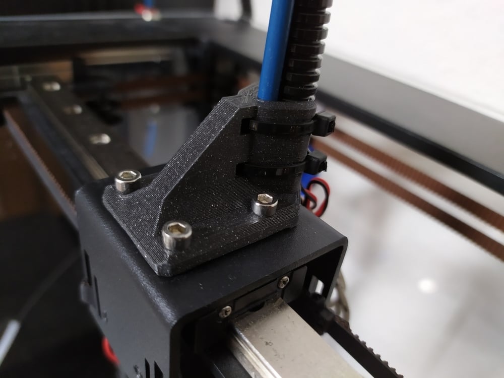 Bowden tube and cables holder for Sapphire Pro