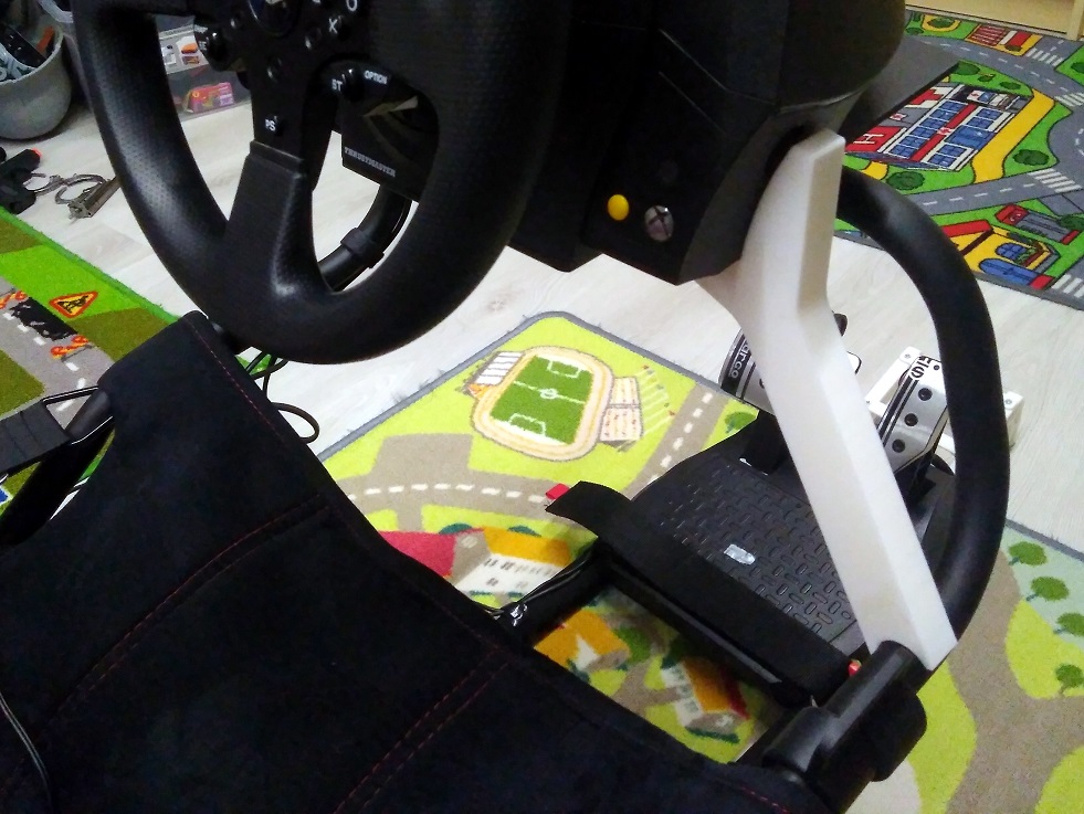 Playseat Challenge wheel plate reinforcing brace