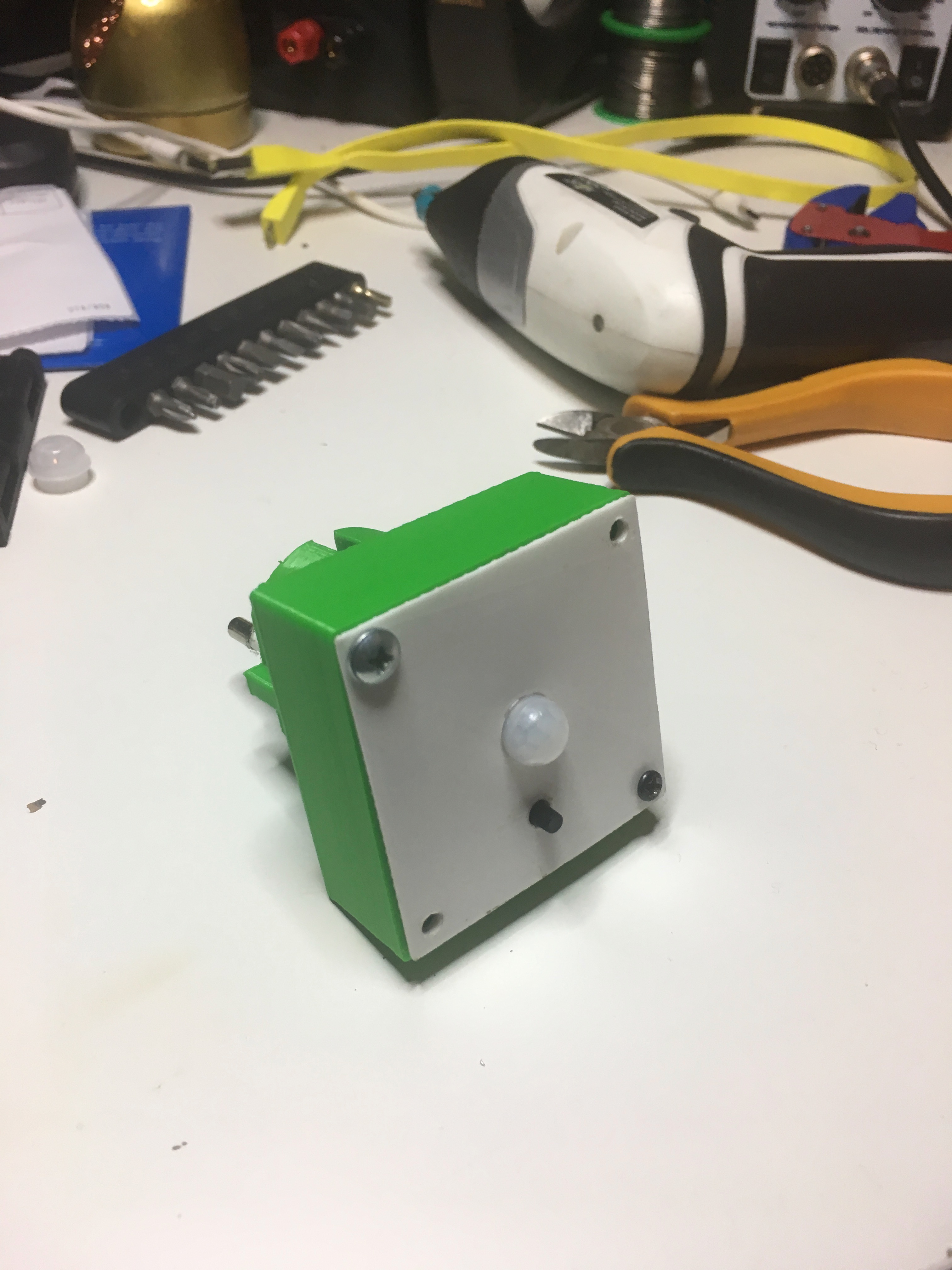 PIR Button Socket for Esp8266 Mqtt home automation
