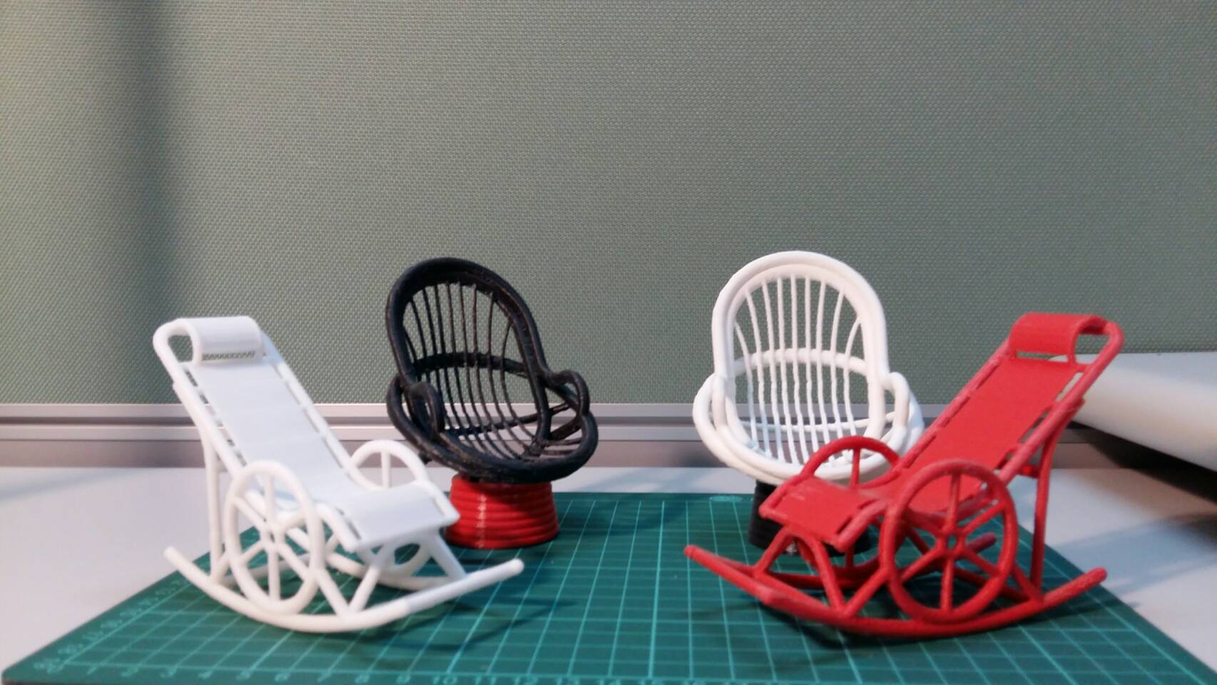 Swivel chair – 轉椅