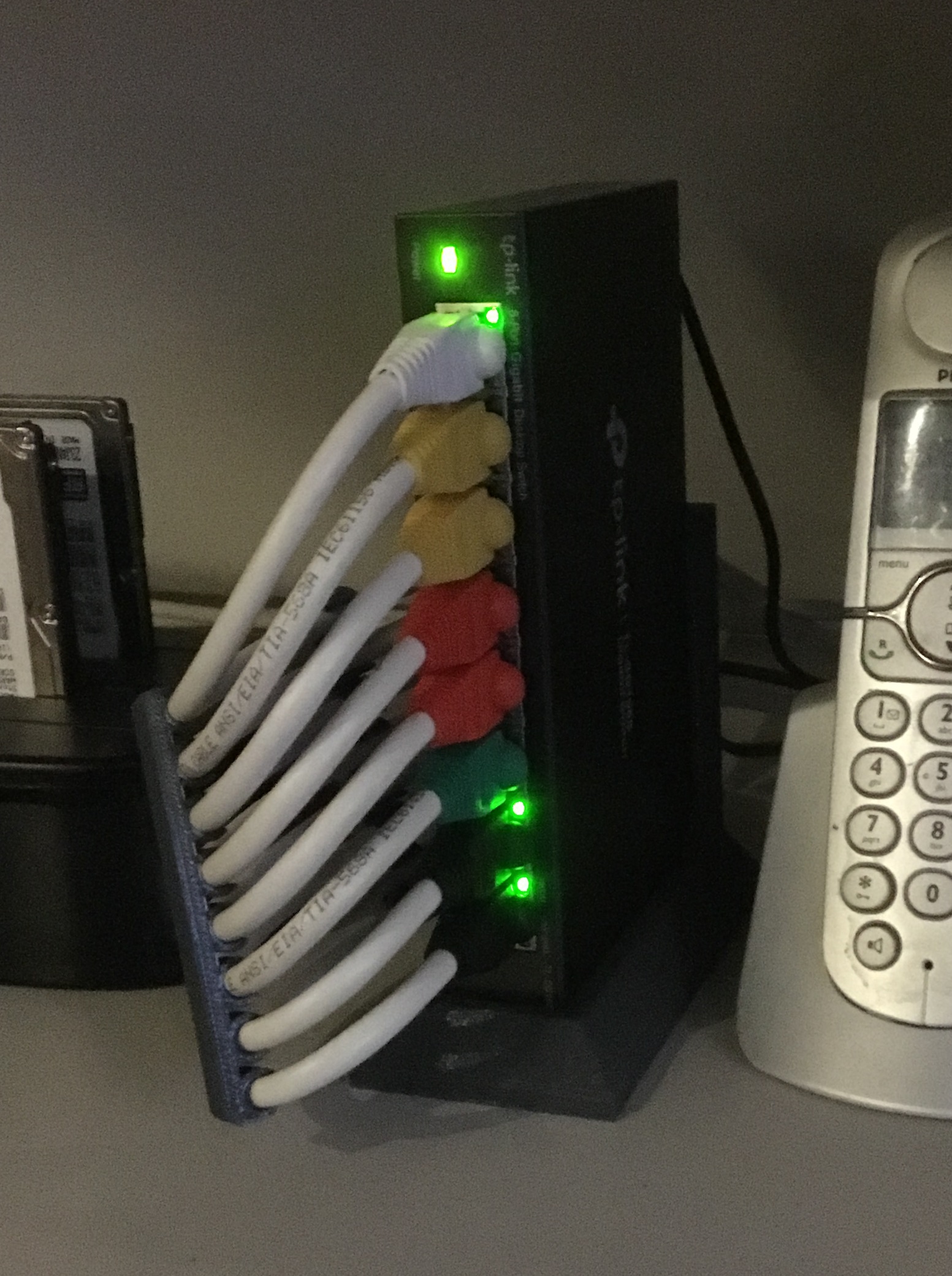 TP-LINK TL-SG108S VERTICAL DESKTOP STAND.