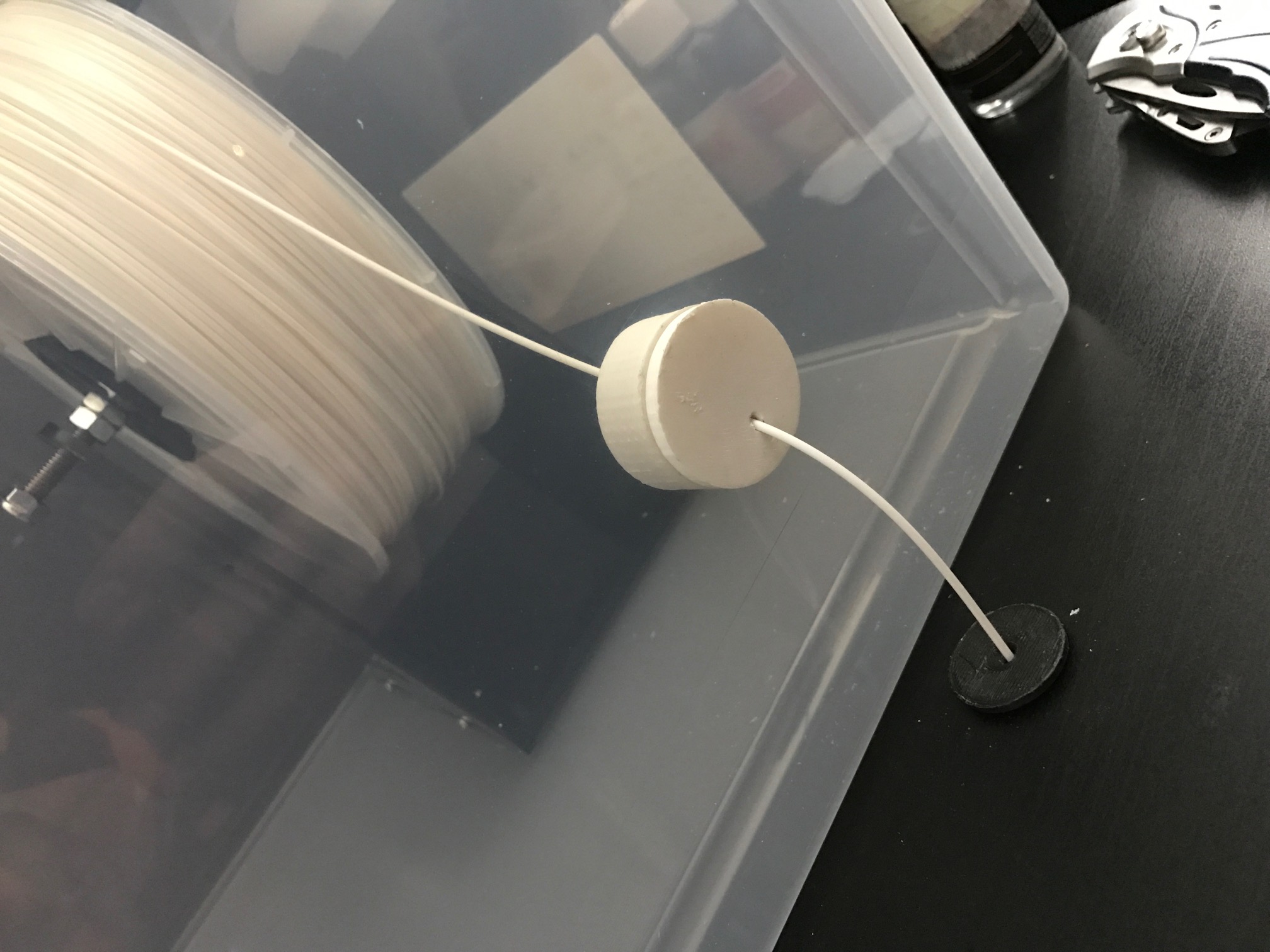 Very clean and tight filament feeder