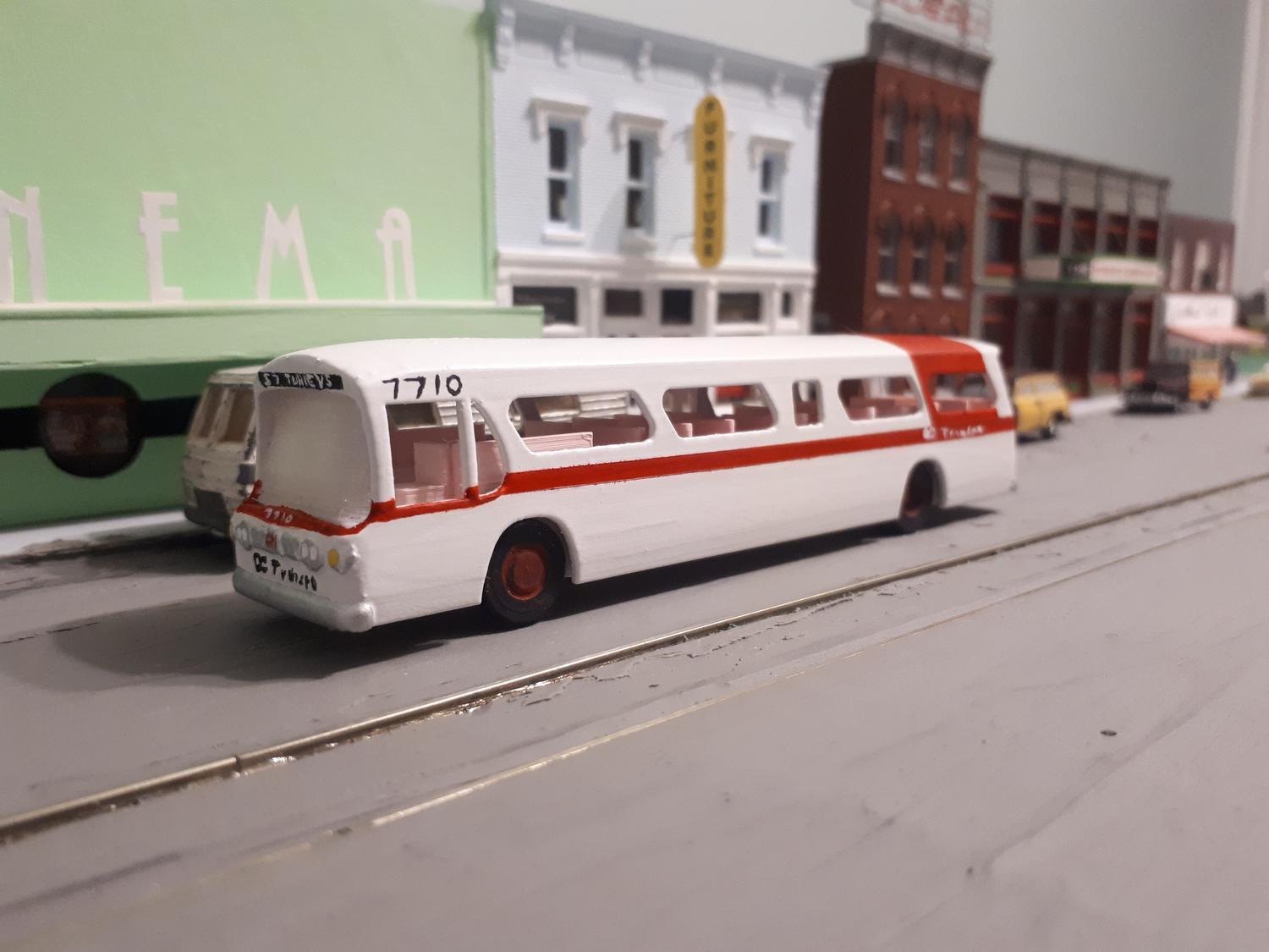 New Look Bus - HO Scale