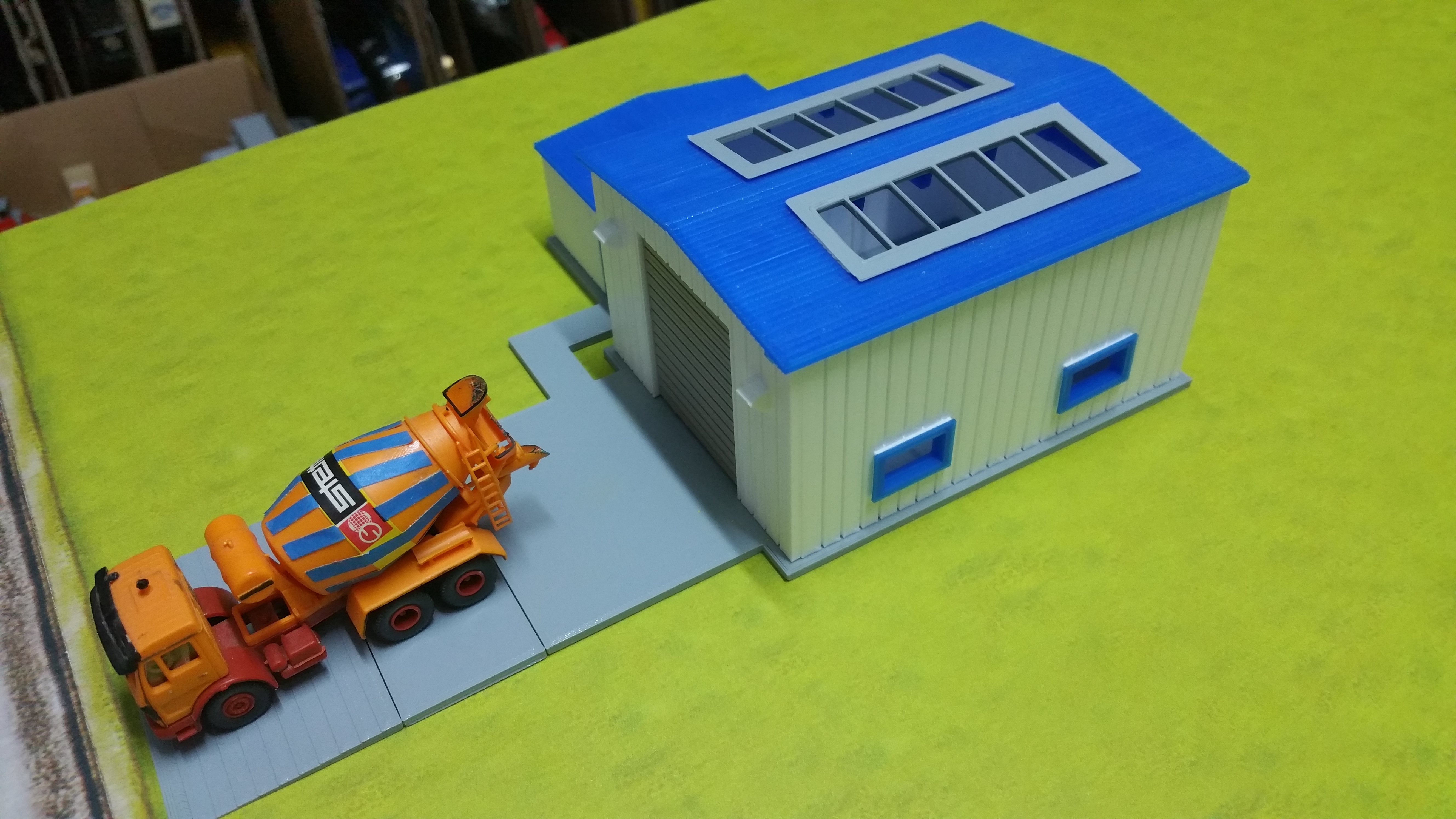 Truck Repair Garage 1:87 H0