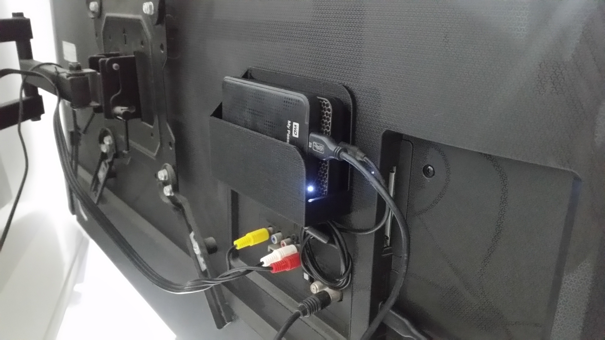 Hard Disk Hanger on TV