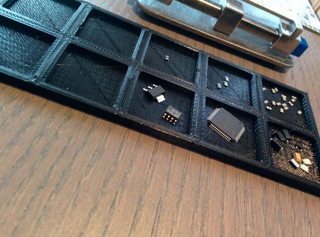 Simple customizeable SMD parts tray