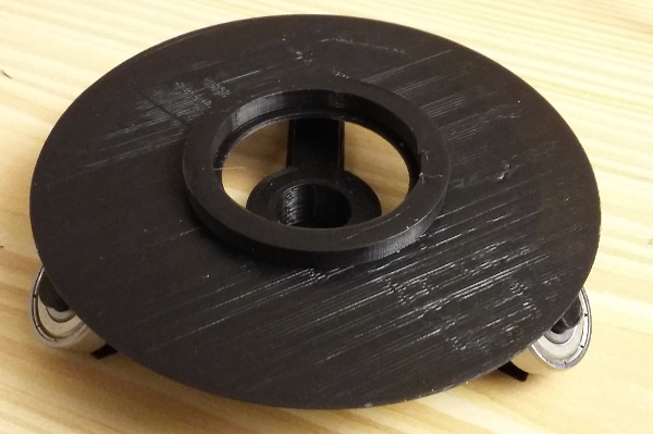 Simple spool holder (no screws, no rods)