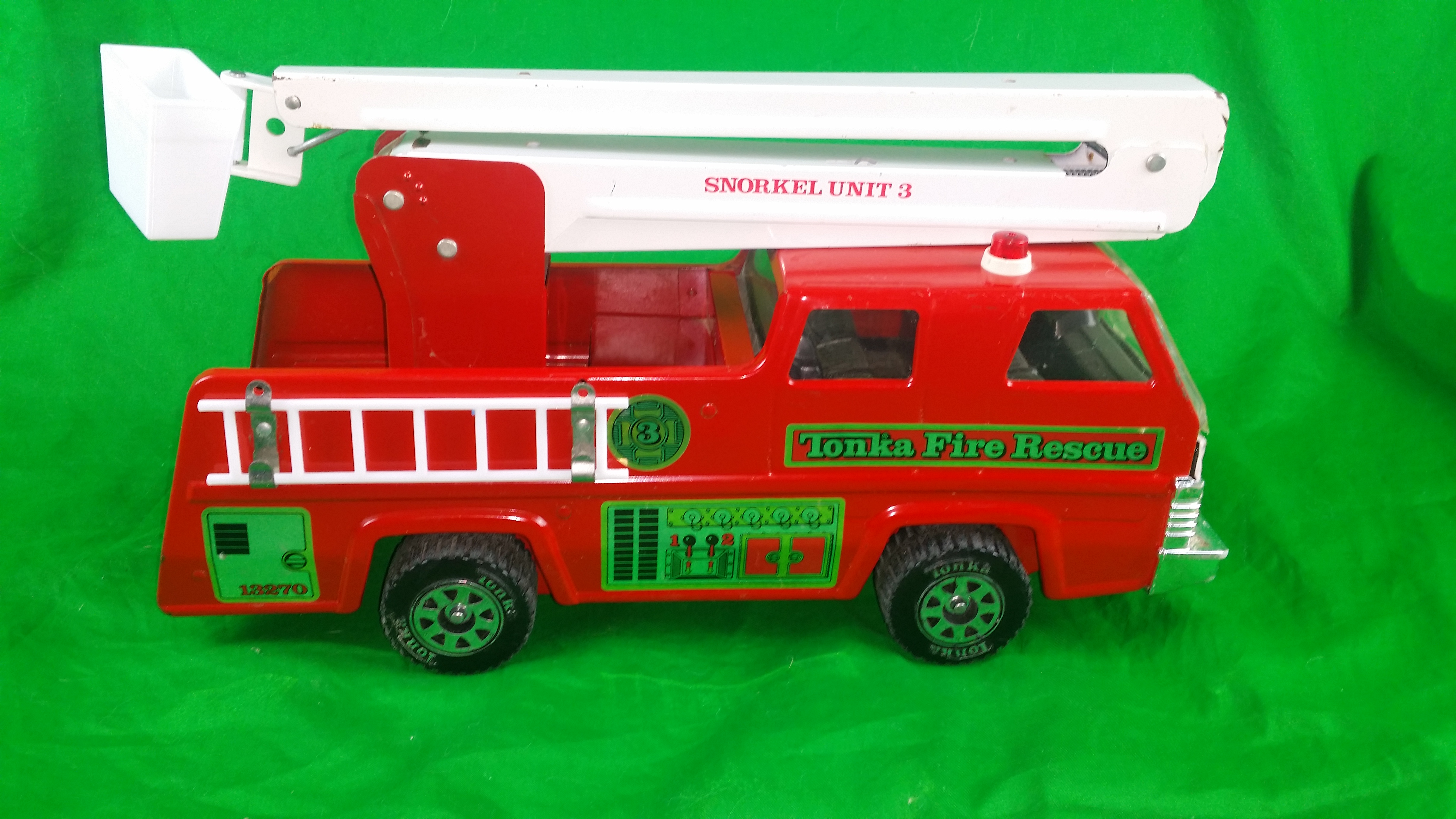 Tonka fire rescue unit 3 basket and short ladder