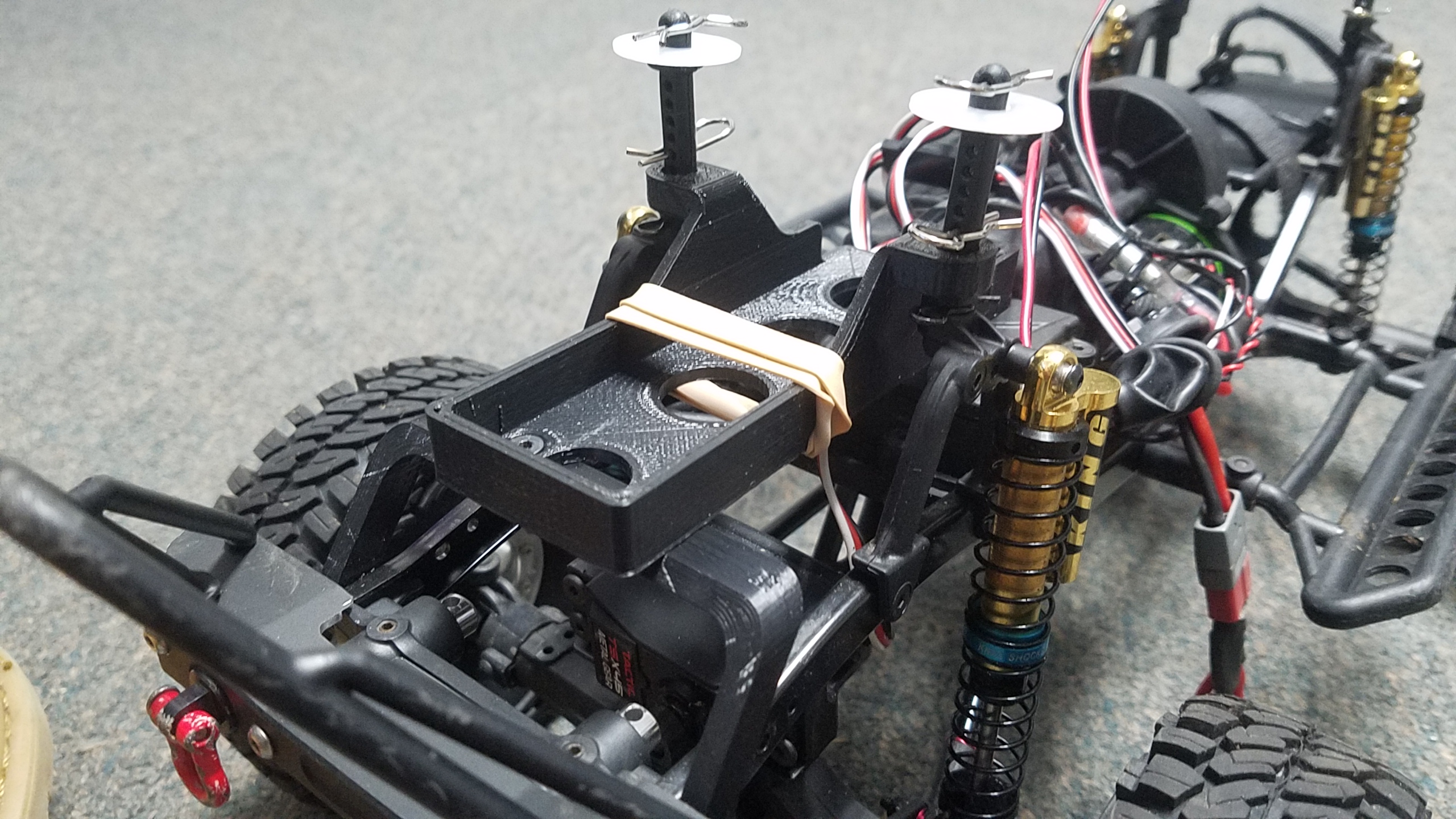 SCX10 - Front Battery Mount - 2200mah batteries