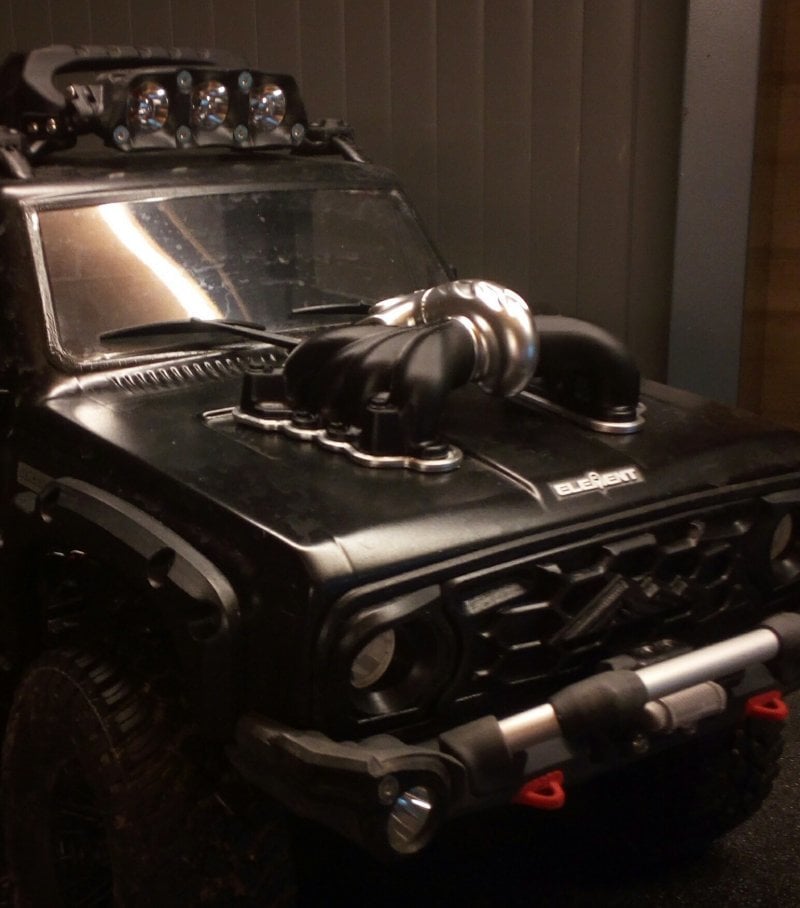 V8 Exhaust manifold with integrated turbo