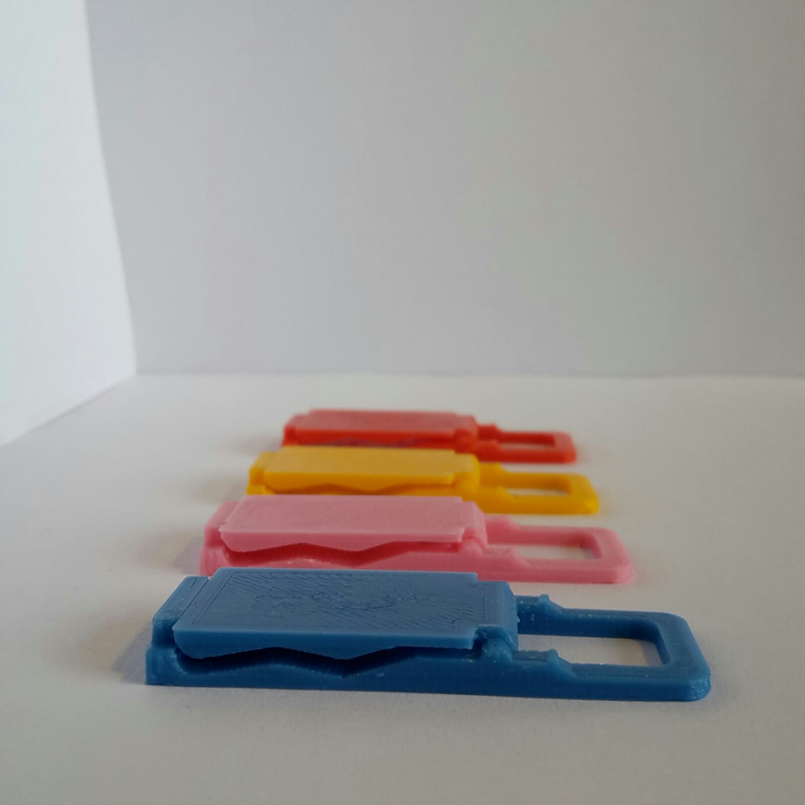 Phone stand (keychain)