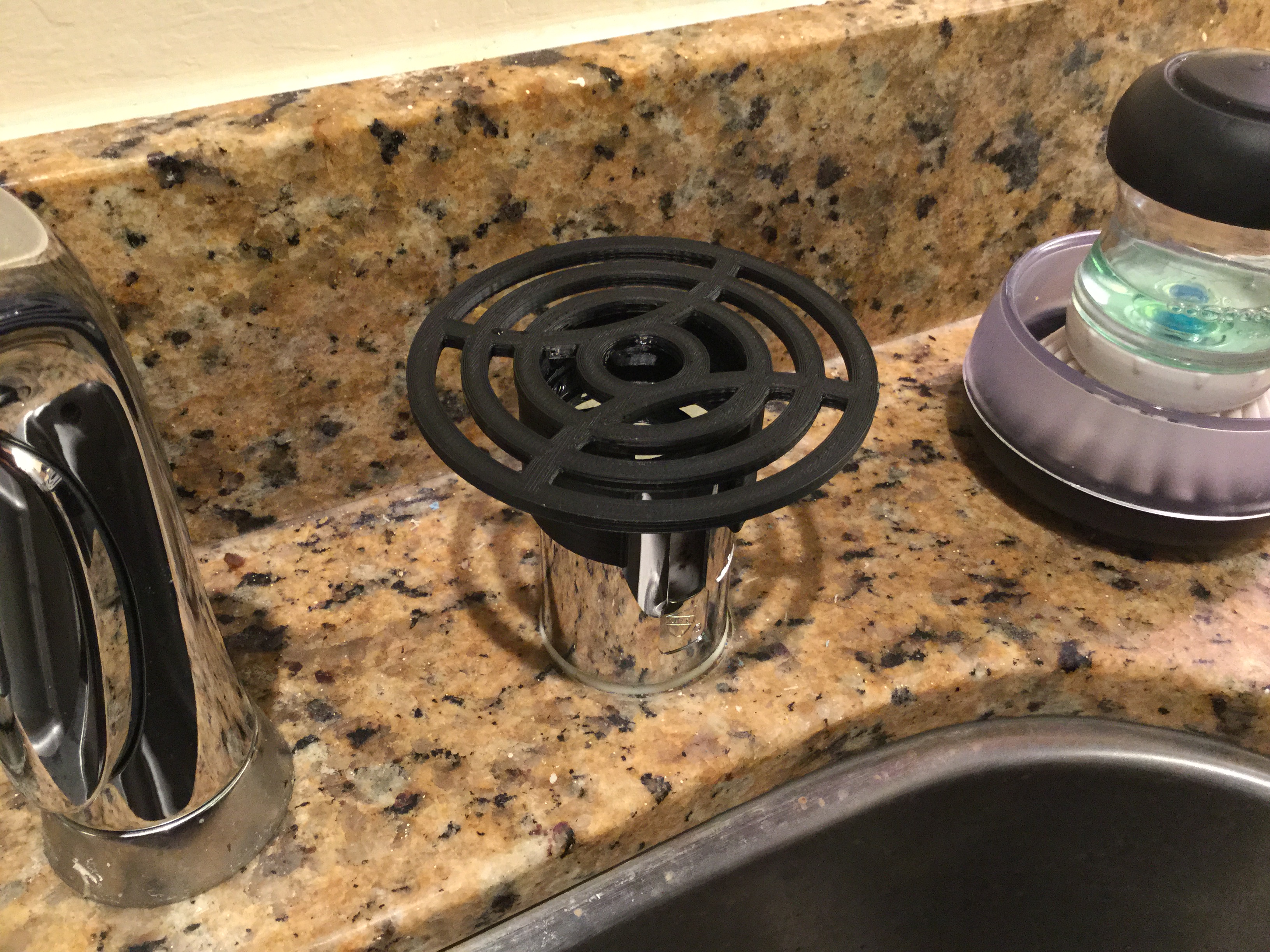 Air-gap cap sponge rest