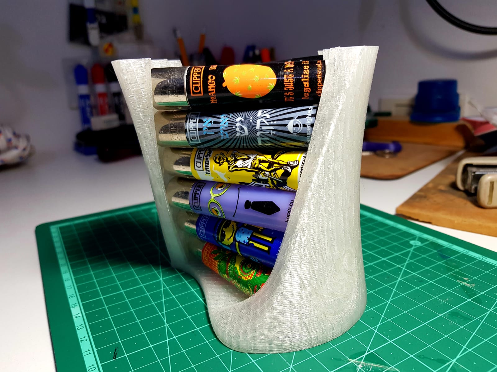Double helix Clippers display
