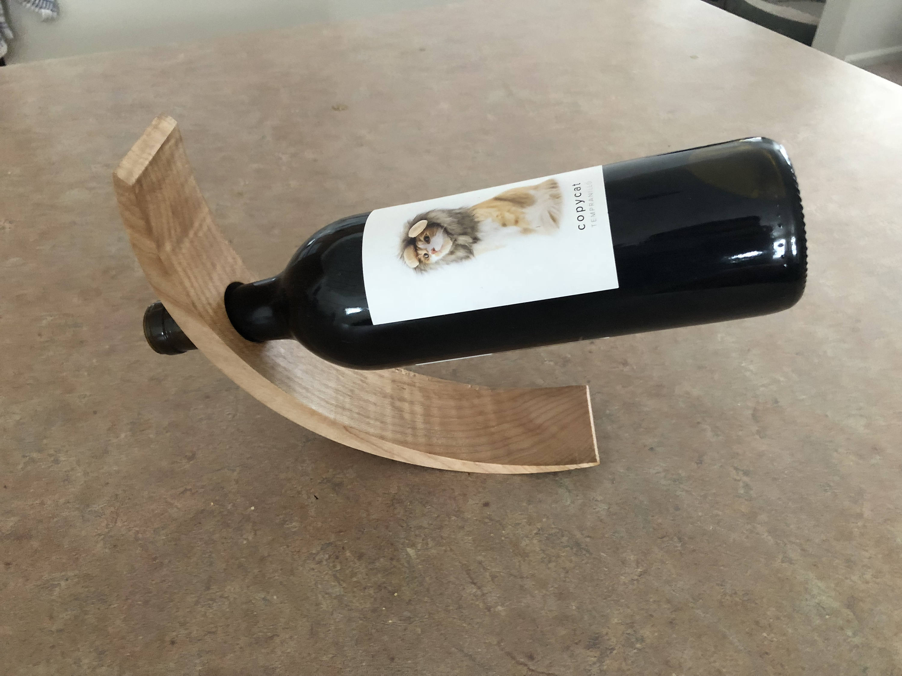 Curved Balancing Wine Holder