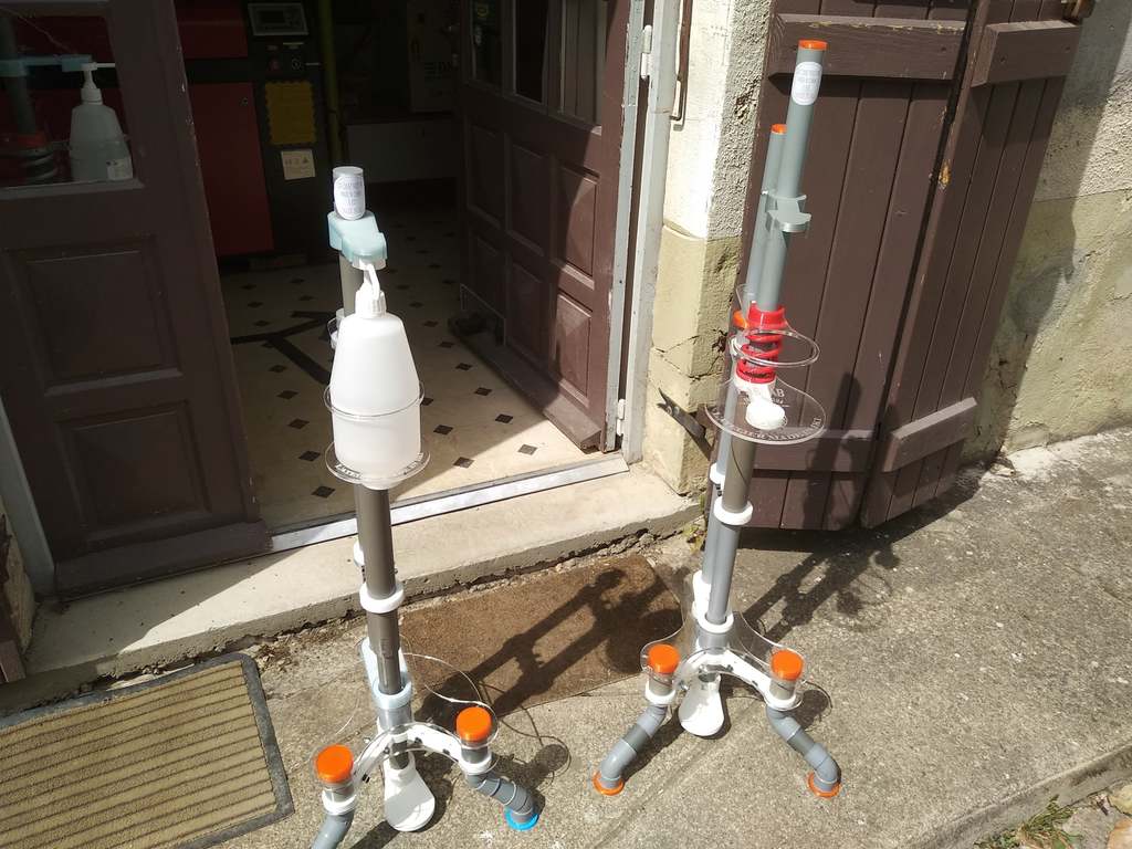 Distributeur de gel à pédale