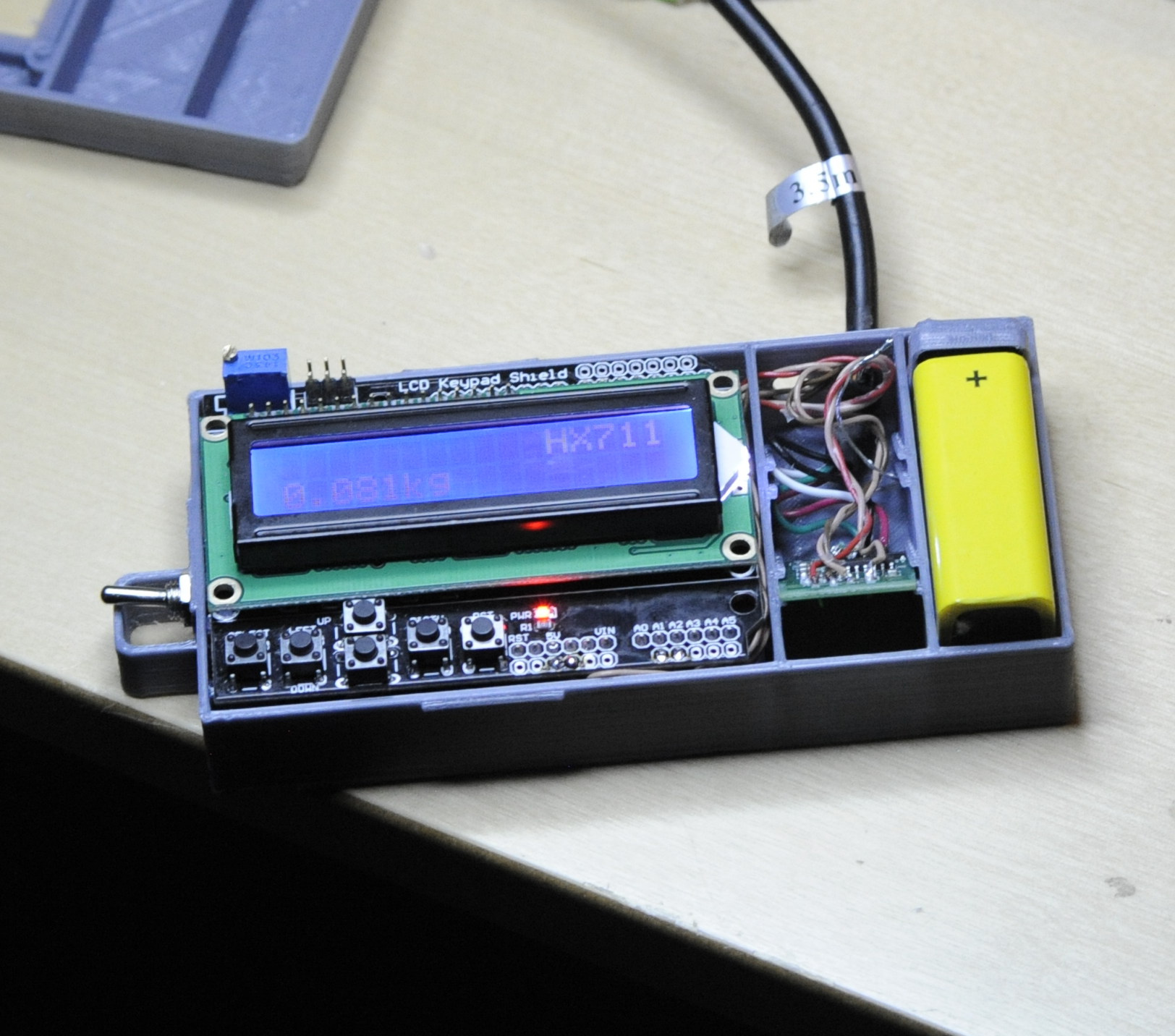 Weight display based on Arduino Uno and LCD shield