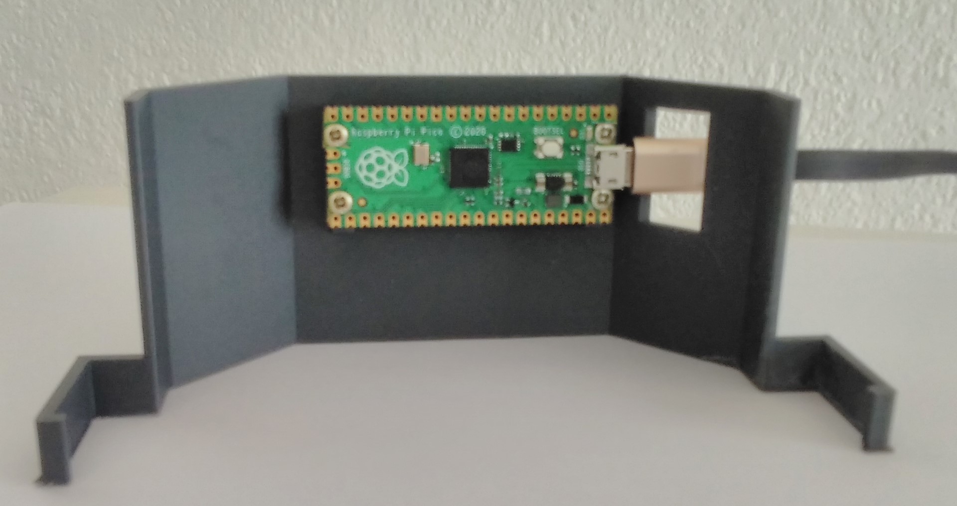 Hollow clock with Rasperry Pi Pico (Remix)