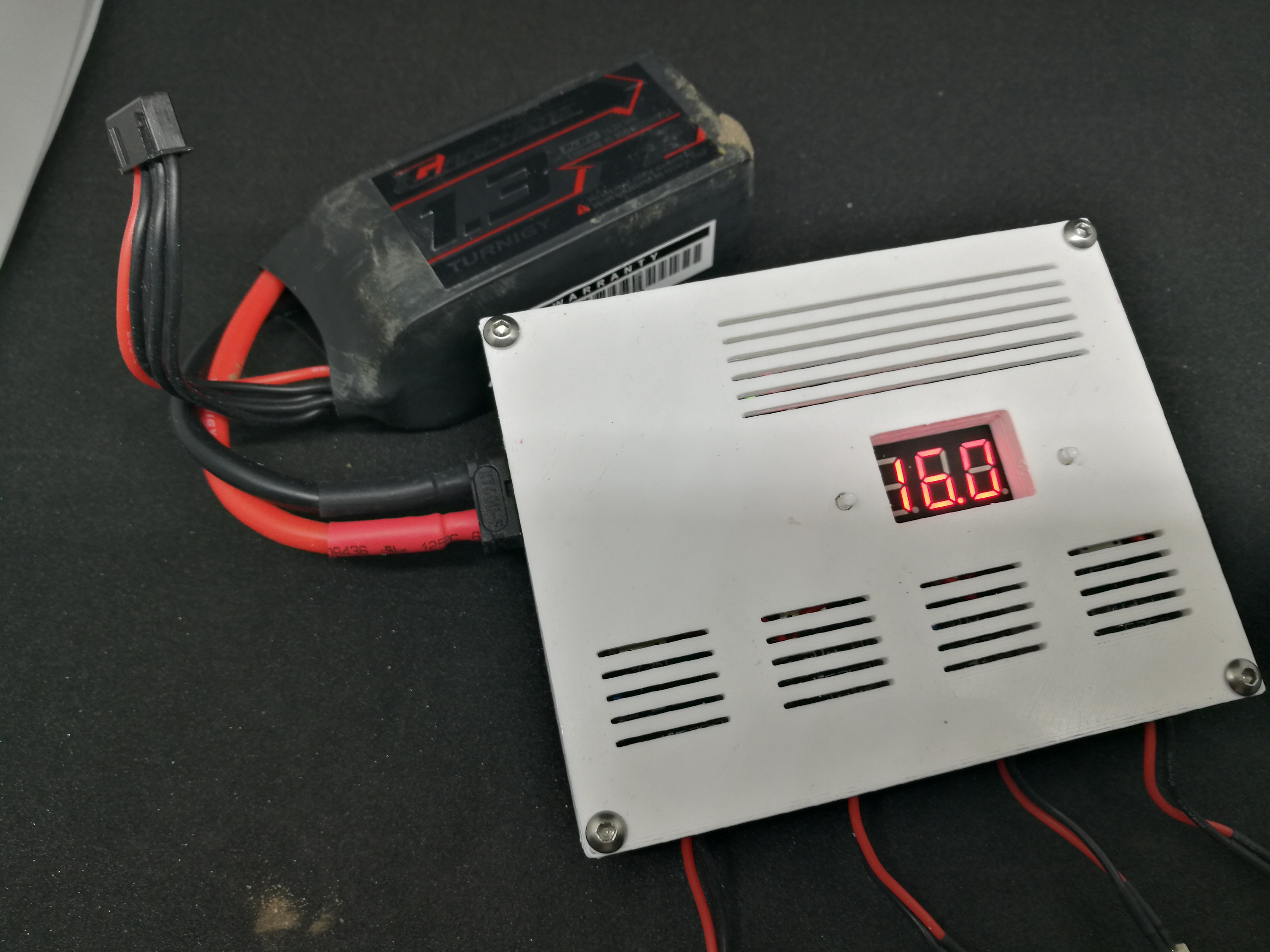 Portable 1S 4x Lipo Charger with LED-Voltage-Display