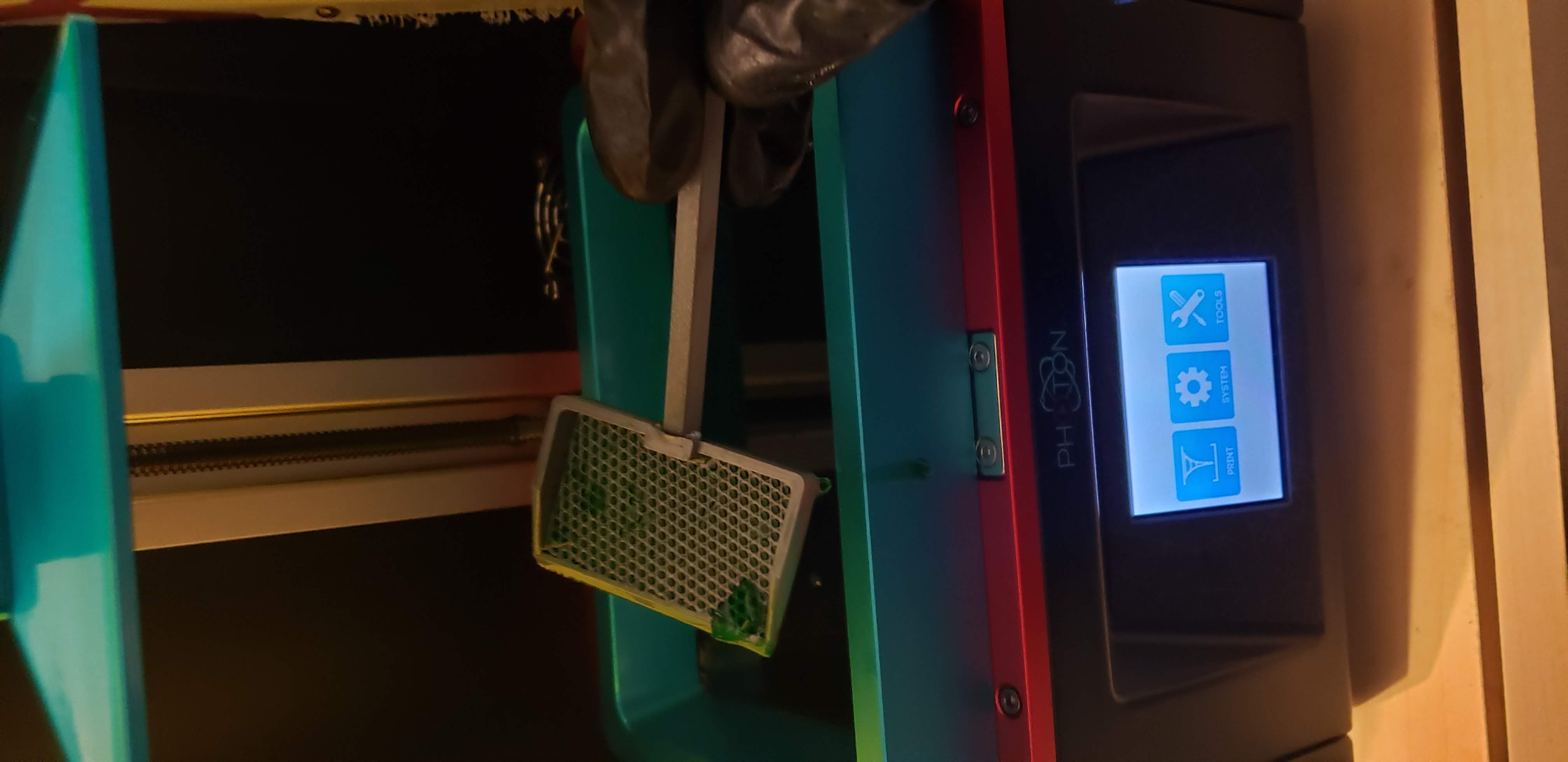 Resin filtering scoop for SLA printers