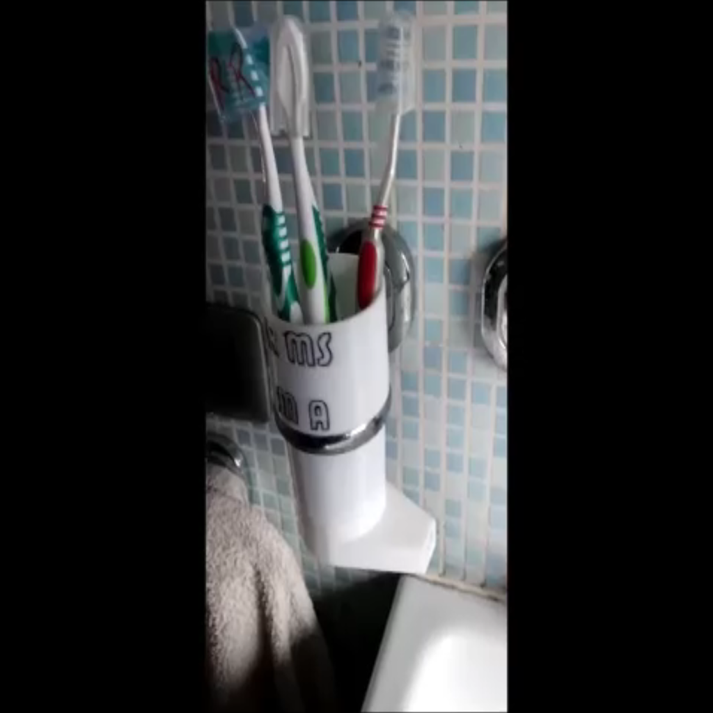 Toothbrush holder - bicchiere spazzolini