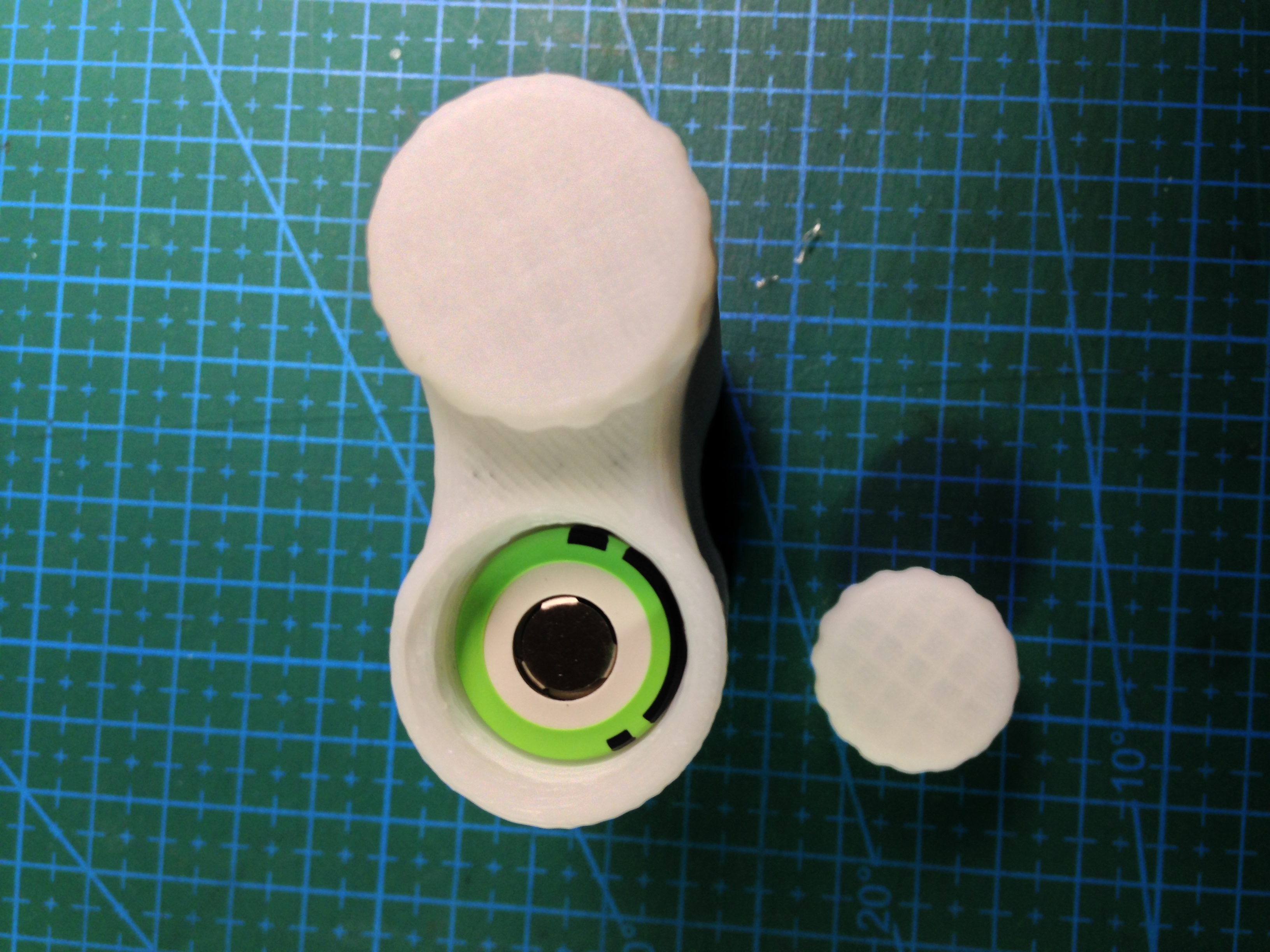 Dual 18650 batteries container
