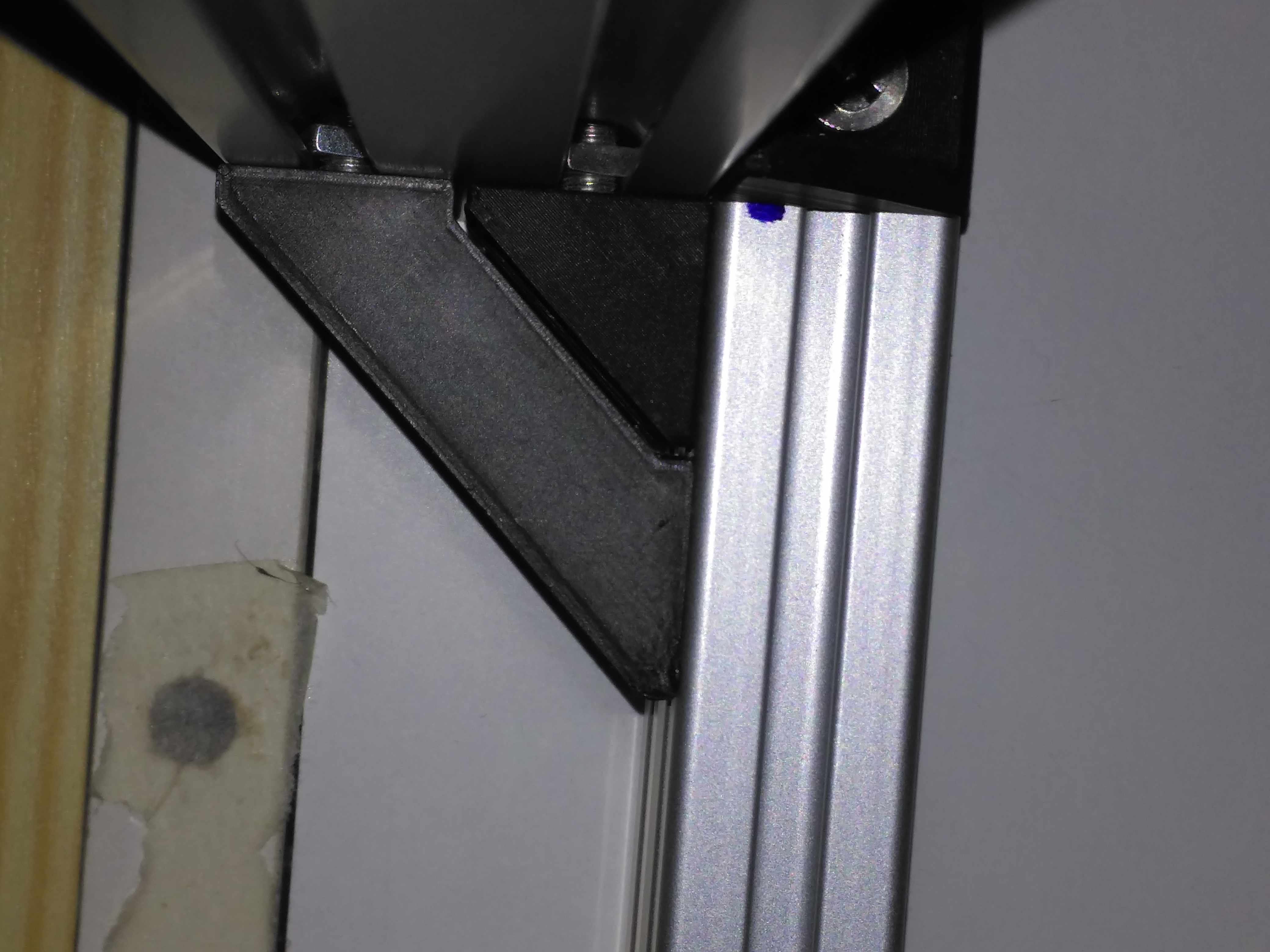 Corner brackets for alu profiles 20x20, 20x40