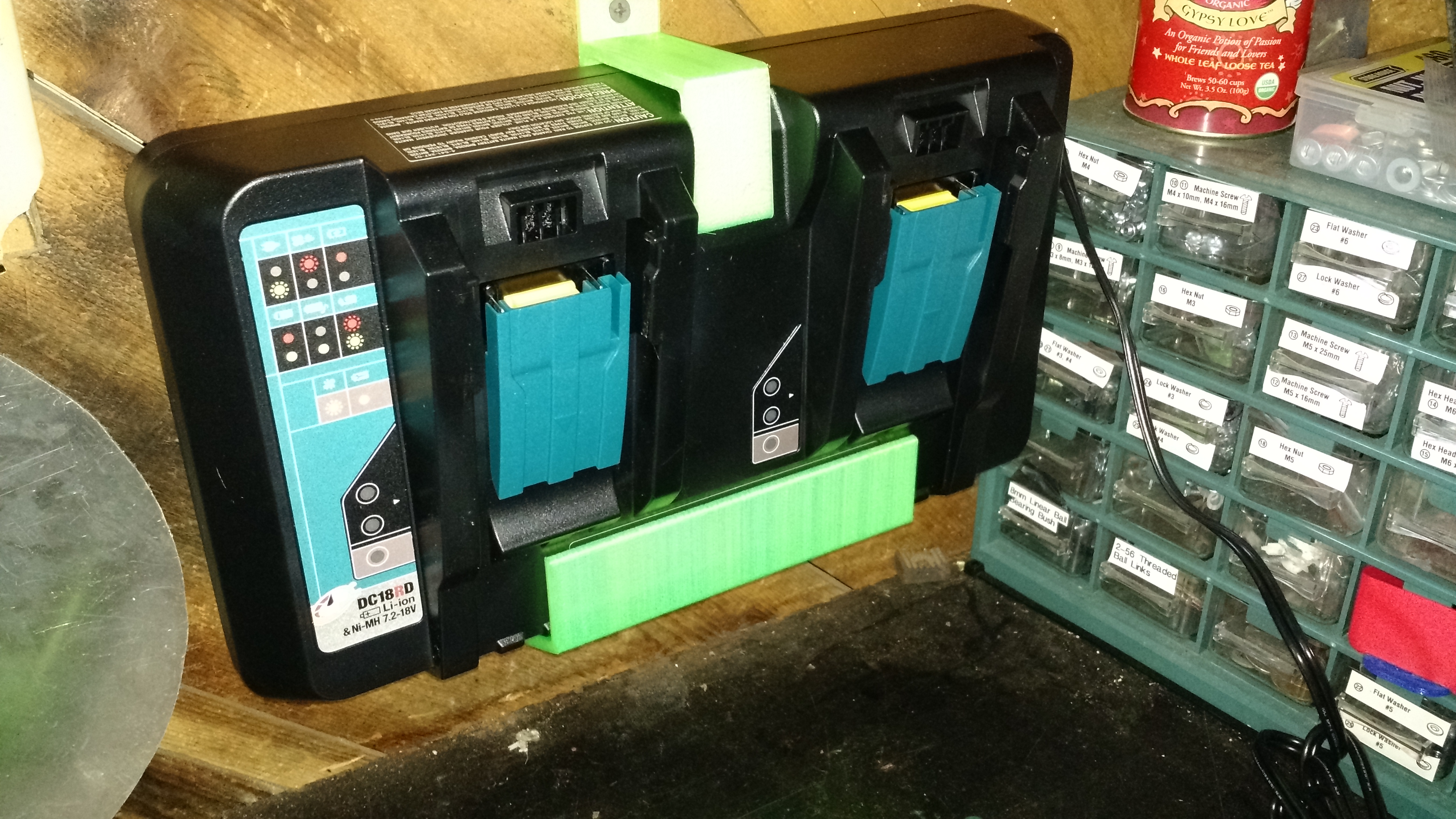makita double charger hanger - DC18RD